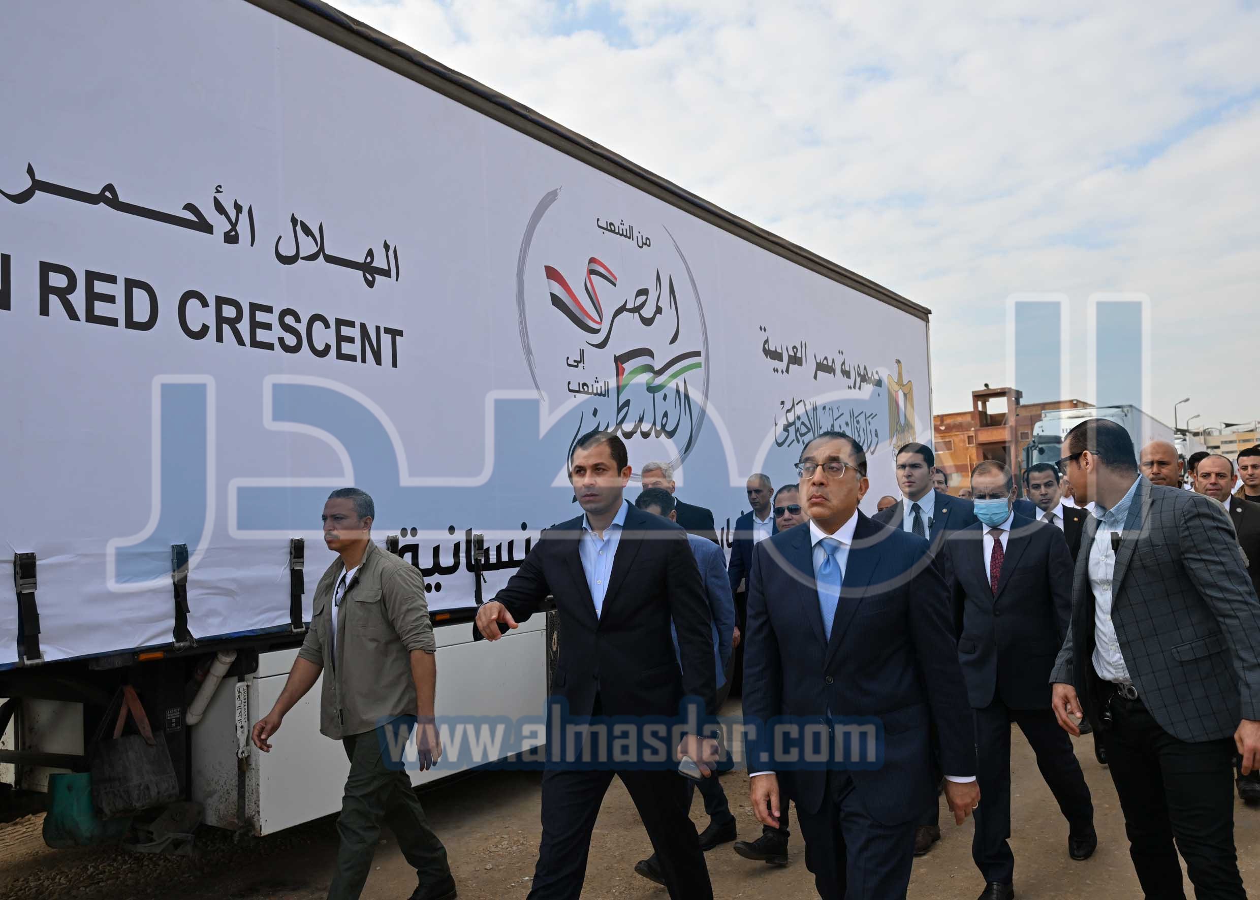 مدبولى يطلق قافلة مساعدات إنسانية شاملة للأشقاء الفلسطينيين
