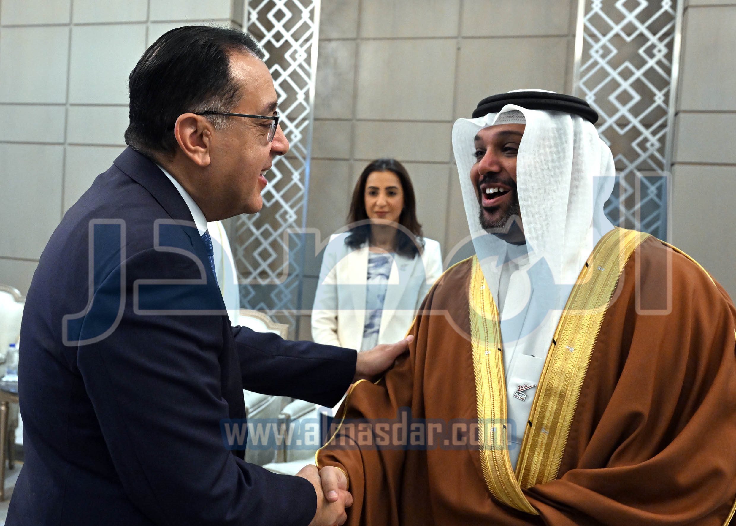 مدبولى يلتقى وزير المالية والاقتصاد الوطني بمملكة البحرين