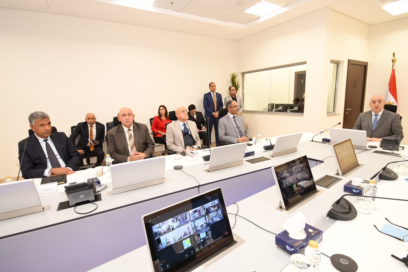 وزير الإسكان يترأس اجتماع لجنة إدارة الأزمات لمتابعة الاستعدادات لمواجهة مخاطر الأمطار