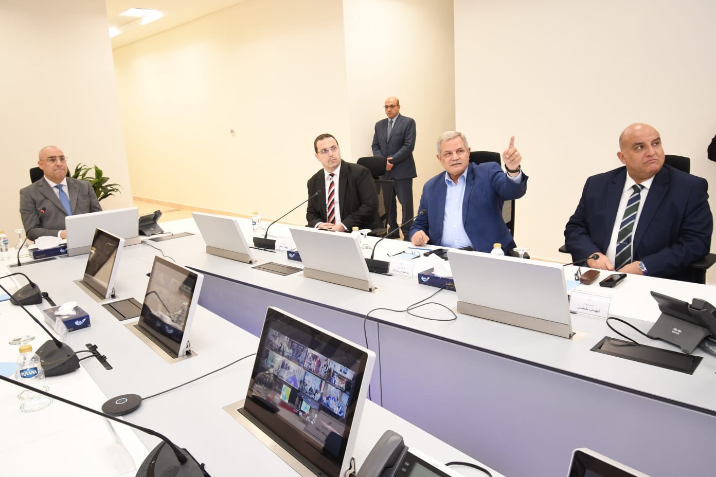 وزير الإسكان يترأس اجتماع لجنة إدارة الأزمات لمتابعة الاستعدادات لمواجهة مخاطر الأمطار