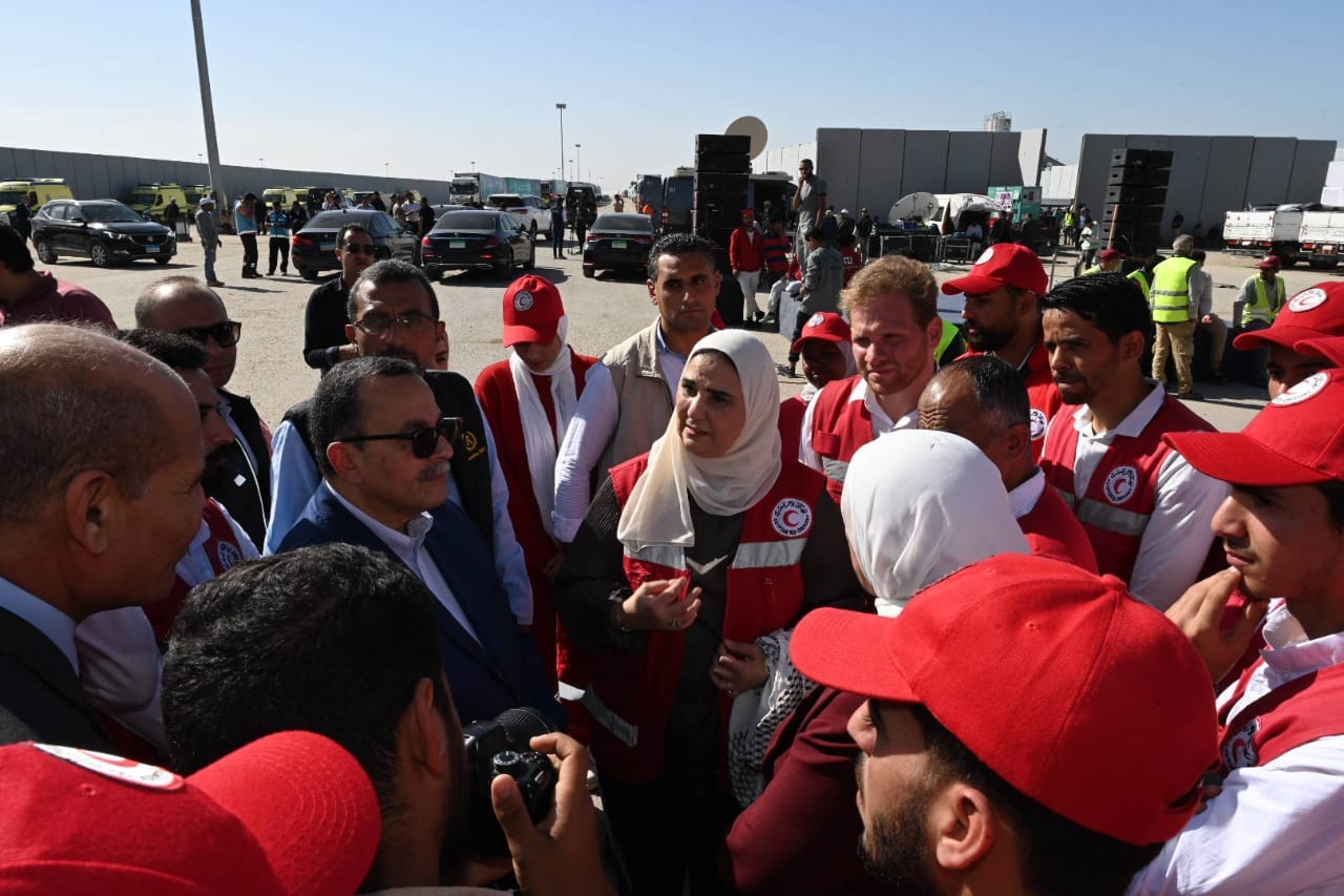 القباج تتابع جهود وخدمات الهلال الأحمر المصري عبر معبر رفح البري