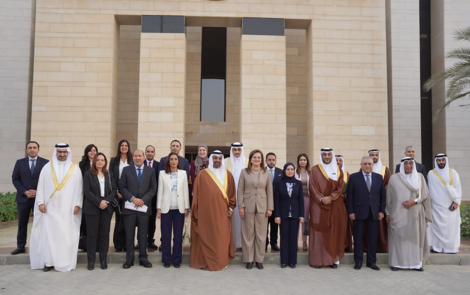 لقاء وزيرة التخطيط مع وفد وزاري بحريني رفيع المستوى