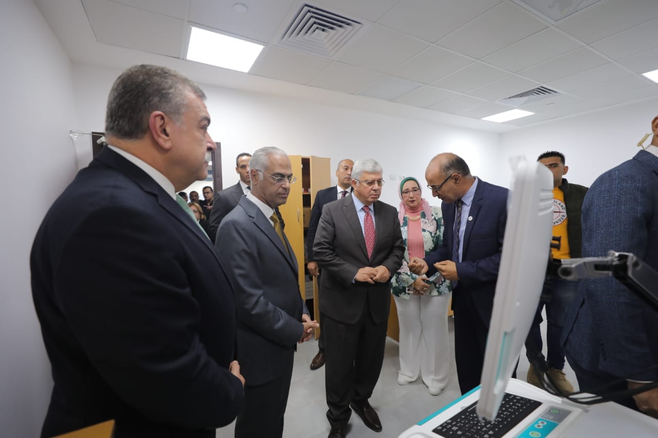 وزير التعليم العالي يفتتح عددًا من المشروعات بجامعة بورسعيد