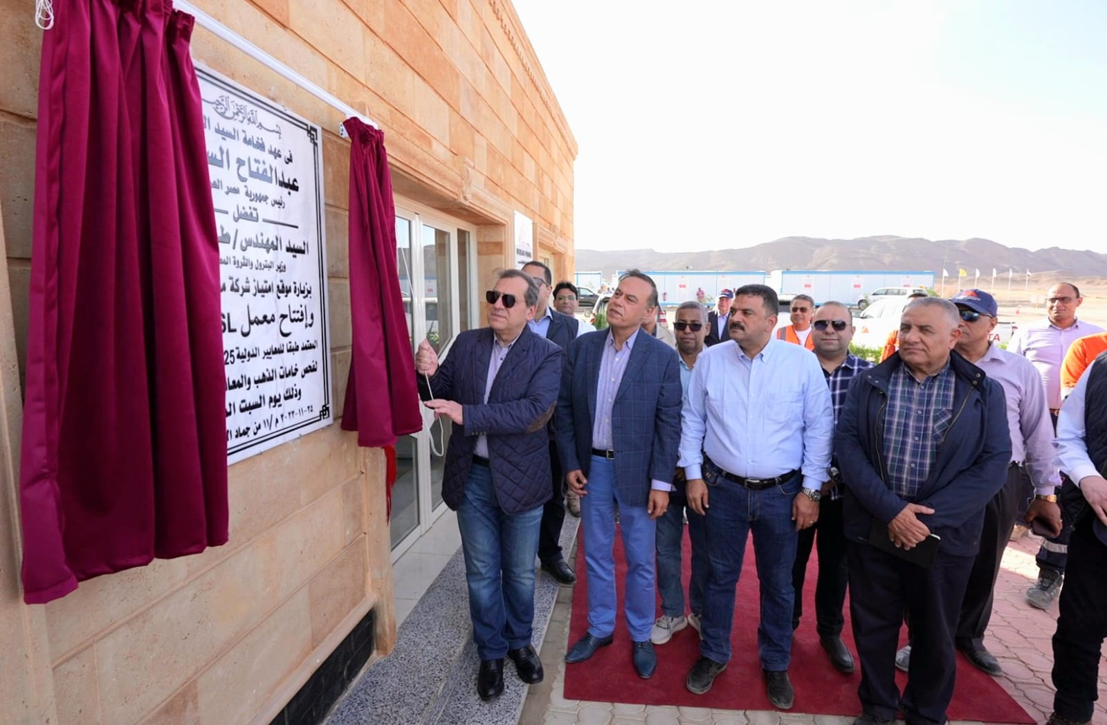 وزير البترول خلال افتتاح المعمل