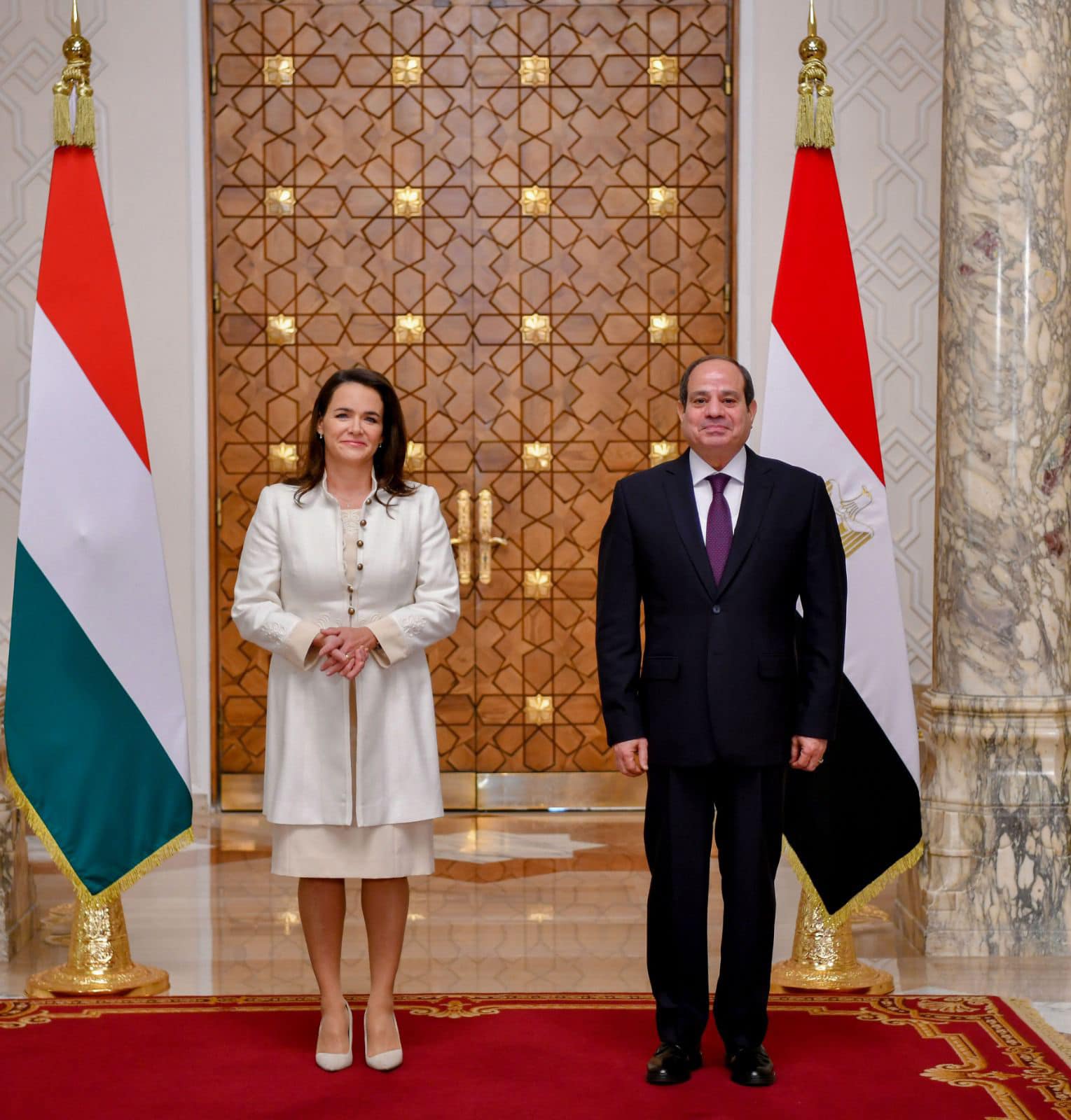 الرئيس السيسي يستقبل رئيسة المجر بقصر الاتحادية