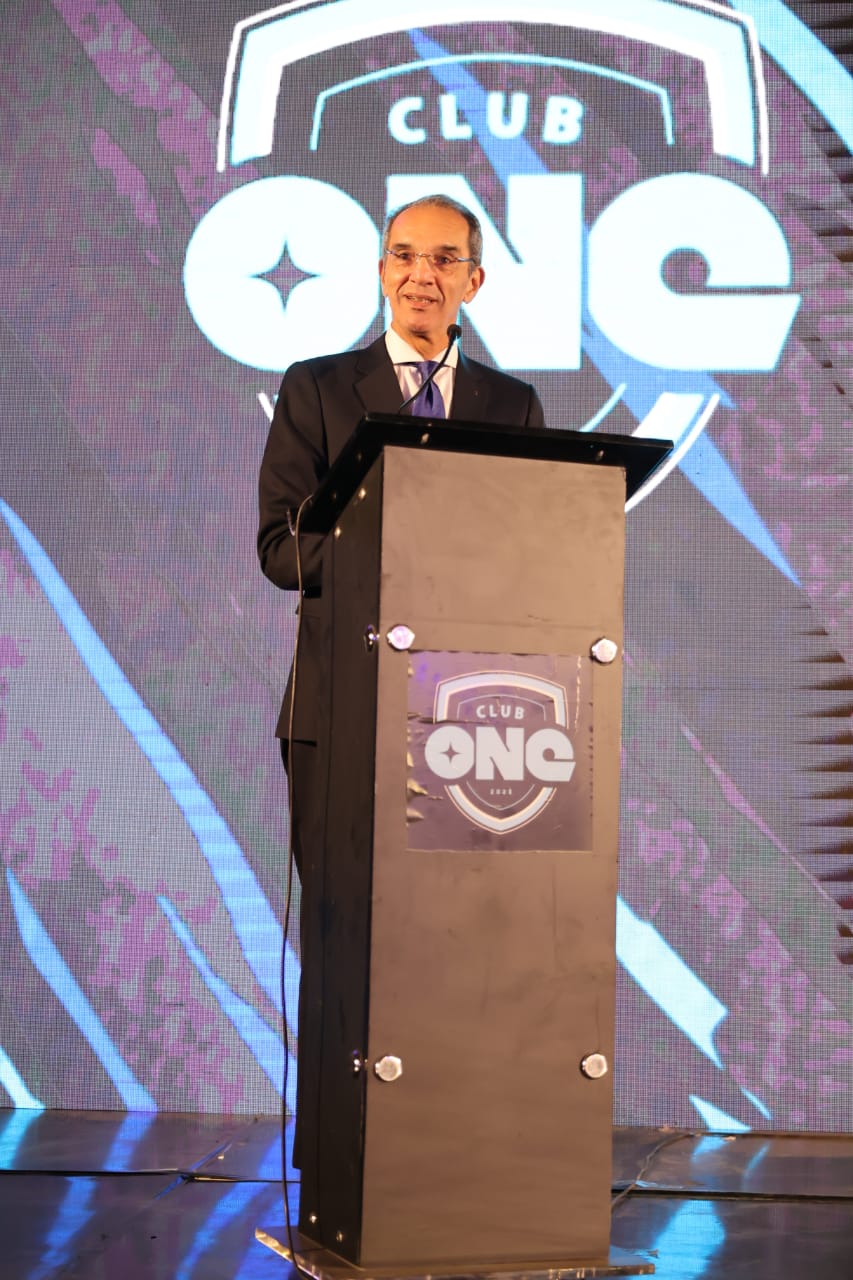 وزيرا الاتصالات والشباب يتفقدان نادى Club One