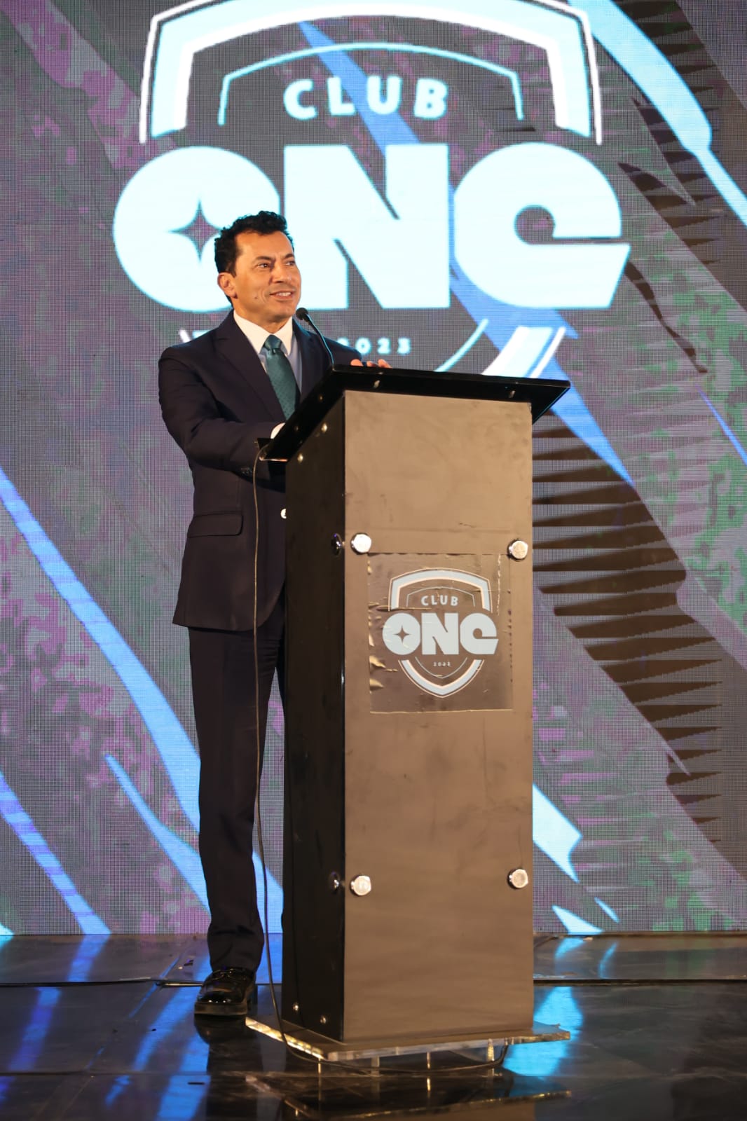 وزيرا الاتصالات والشباب يتفقدان نادى Club One