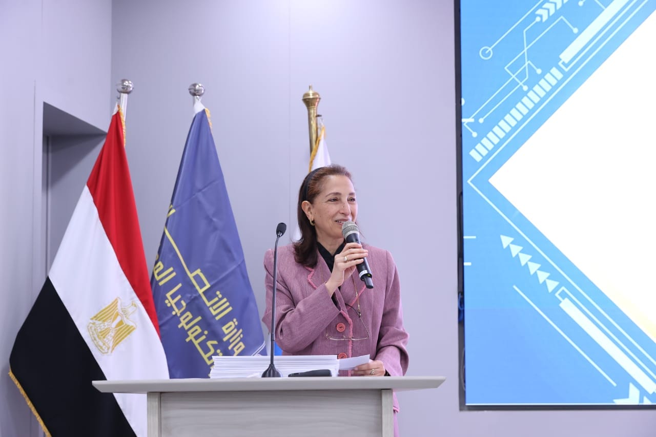وزير الاتصالات يشهد تخرج الدفعة الاولي للمبادرة الرئاسية مصر تصنع الإلكترونيات