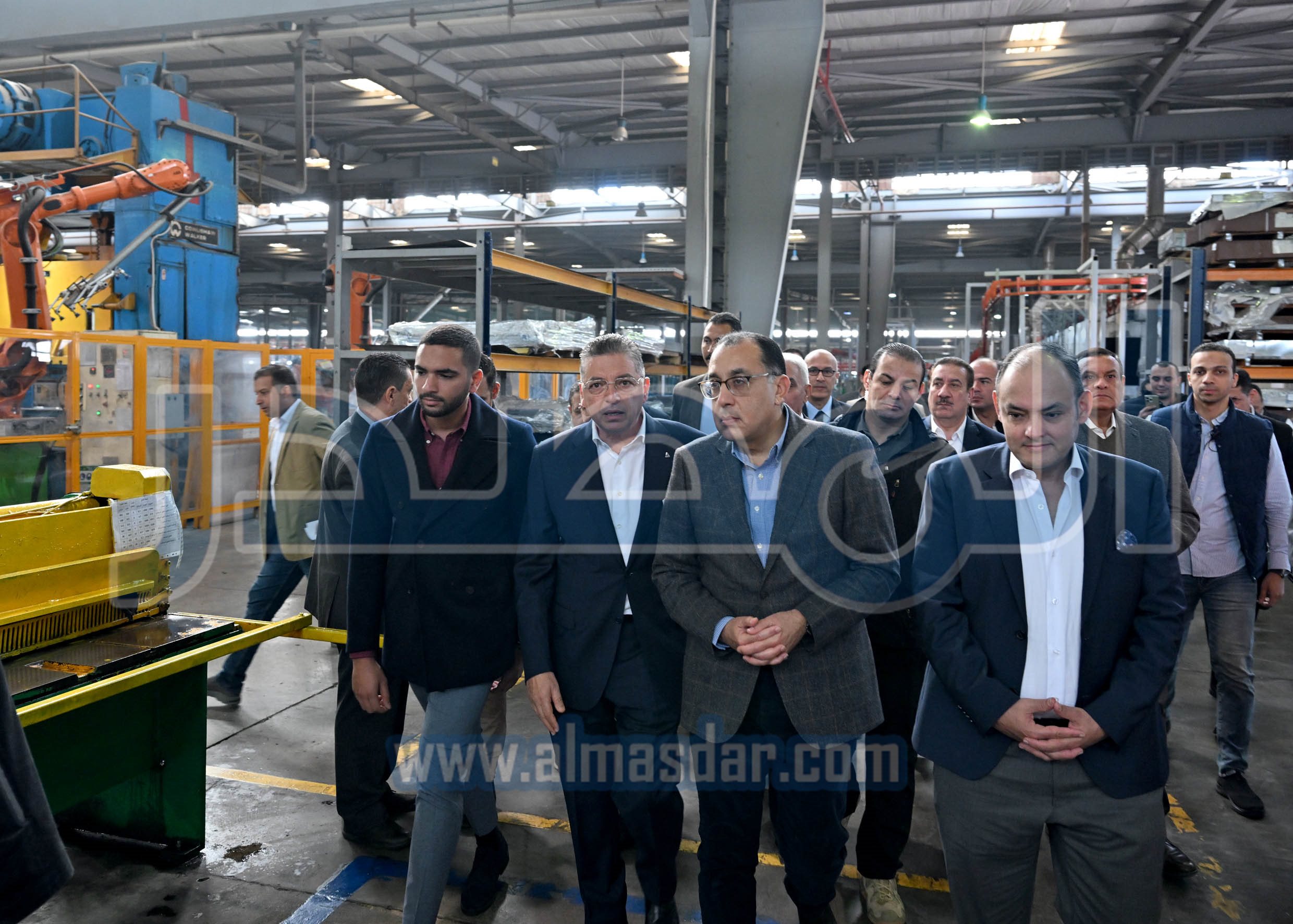 رئيس الوزراء يتفقد مصنع شركة