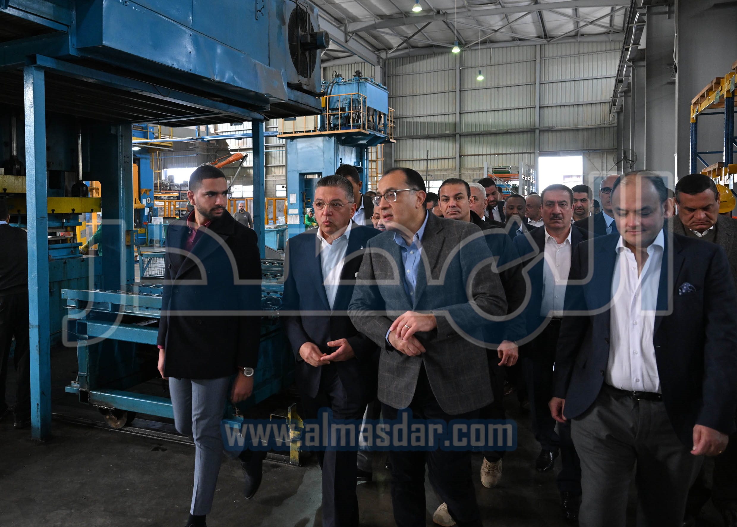 رئيس الوزراء يتفقد مصنع شركة