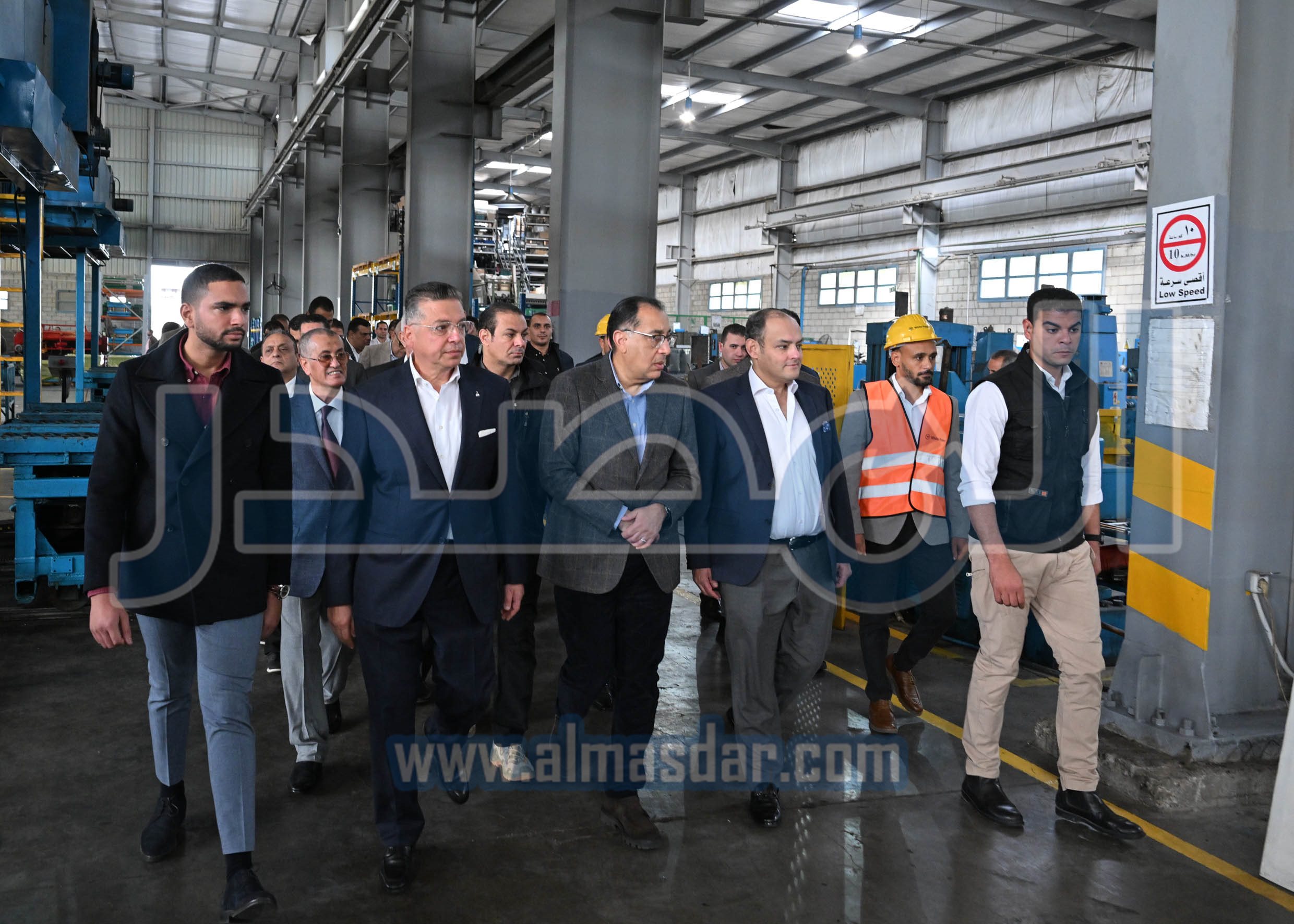 رئيس الوزراء يتفقد مصنع شركة