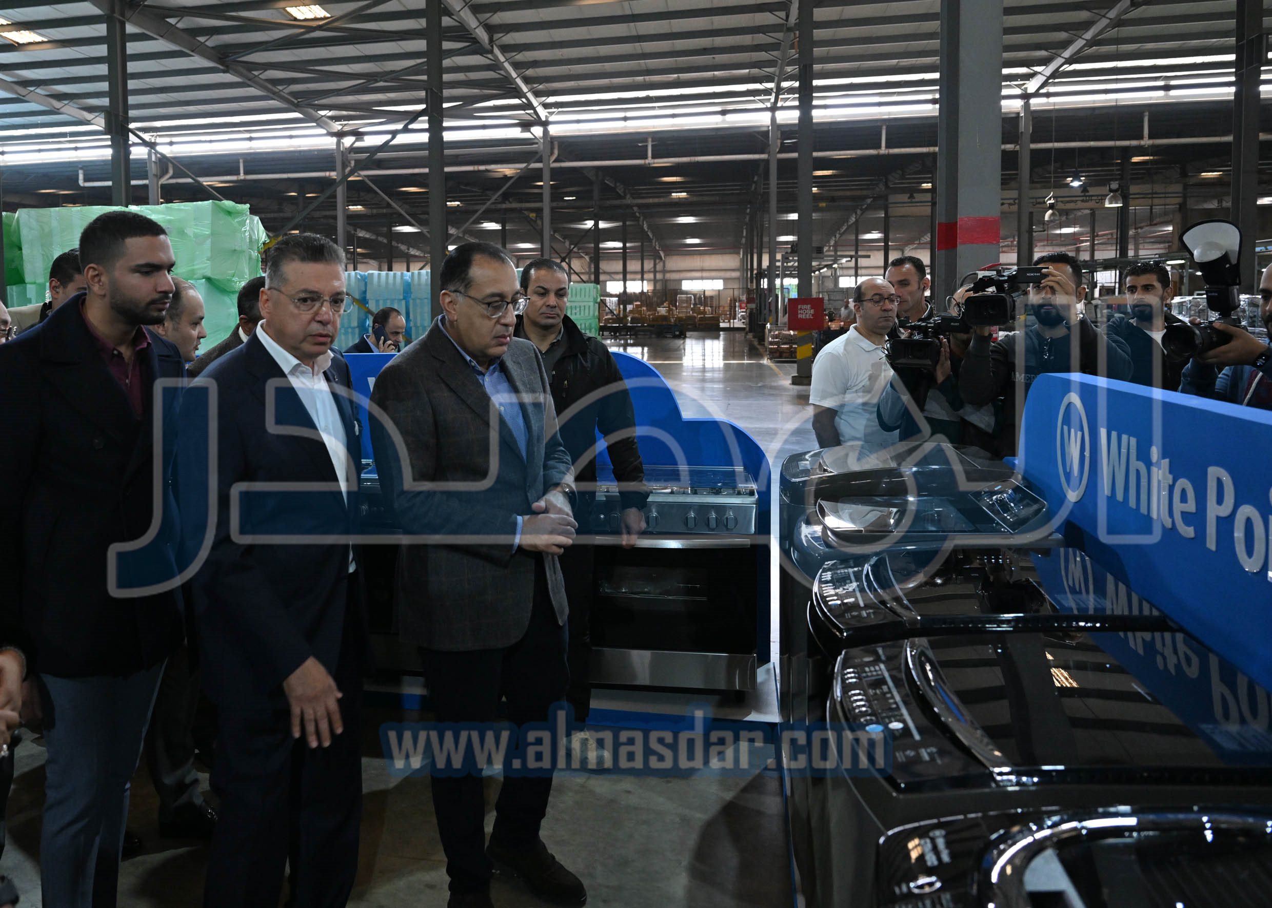 رئيس الوزراء يتفقد مصنع شركة