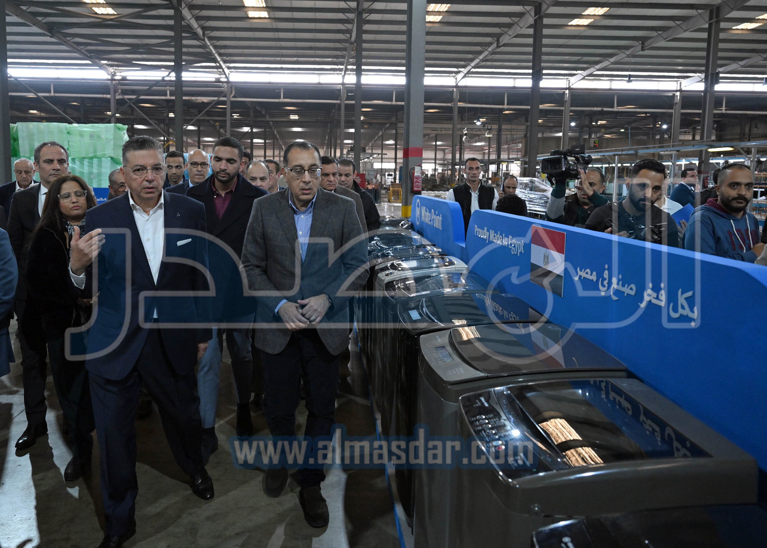 رئيس الوزراء يتفقد مصنع شركة