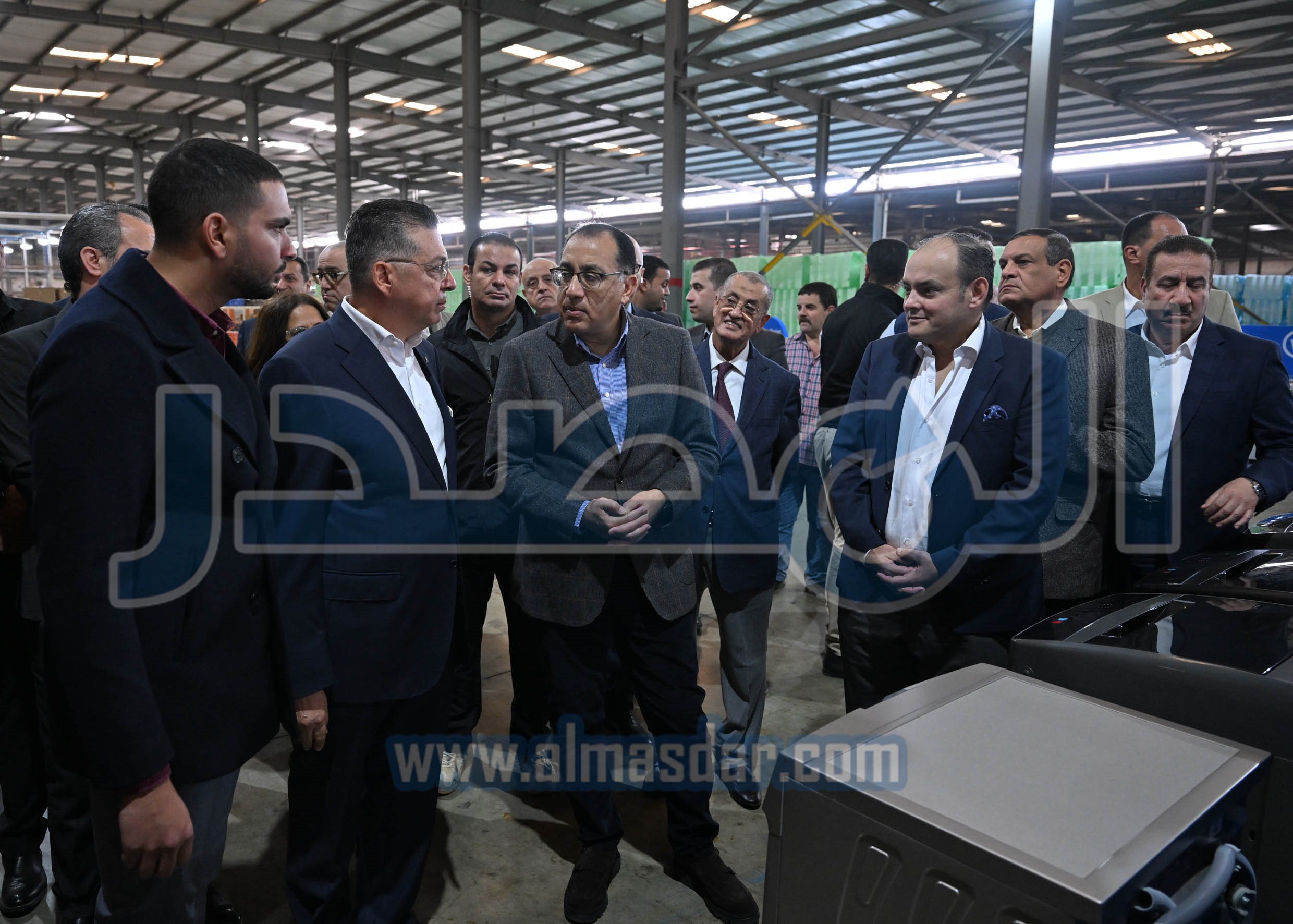 رئيس الوزراء يتفقد مصنع شركة