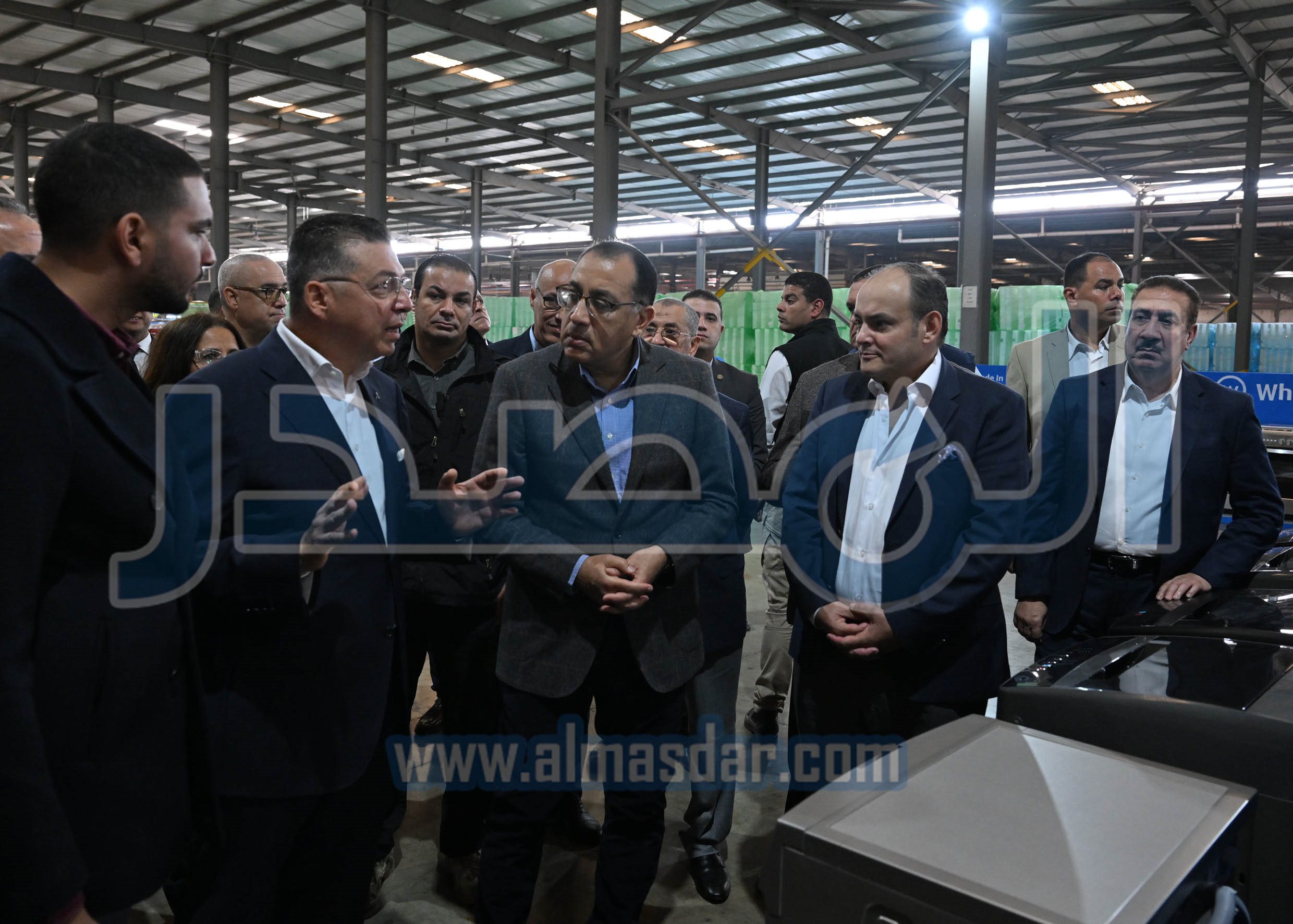 رئيس الوزراء يتفقد مصنع شركة