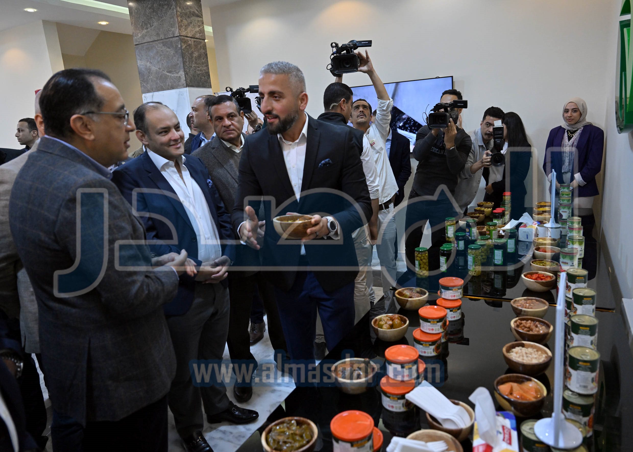 مدبولى يتفقد مصنع