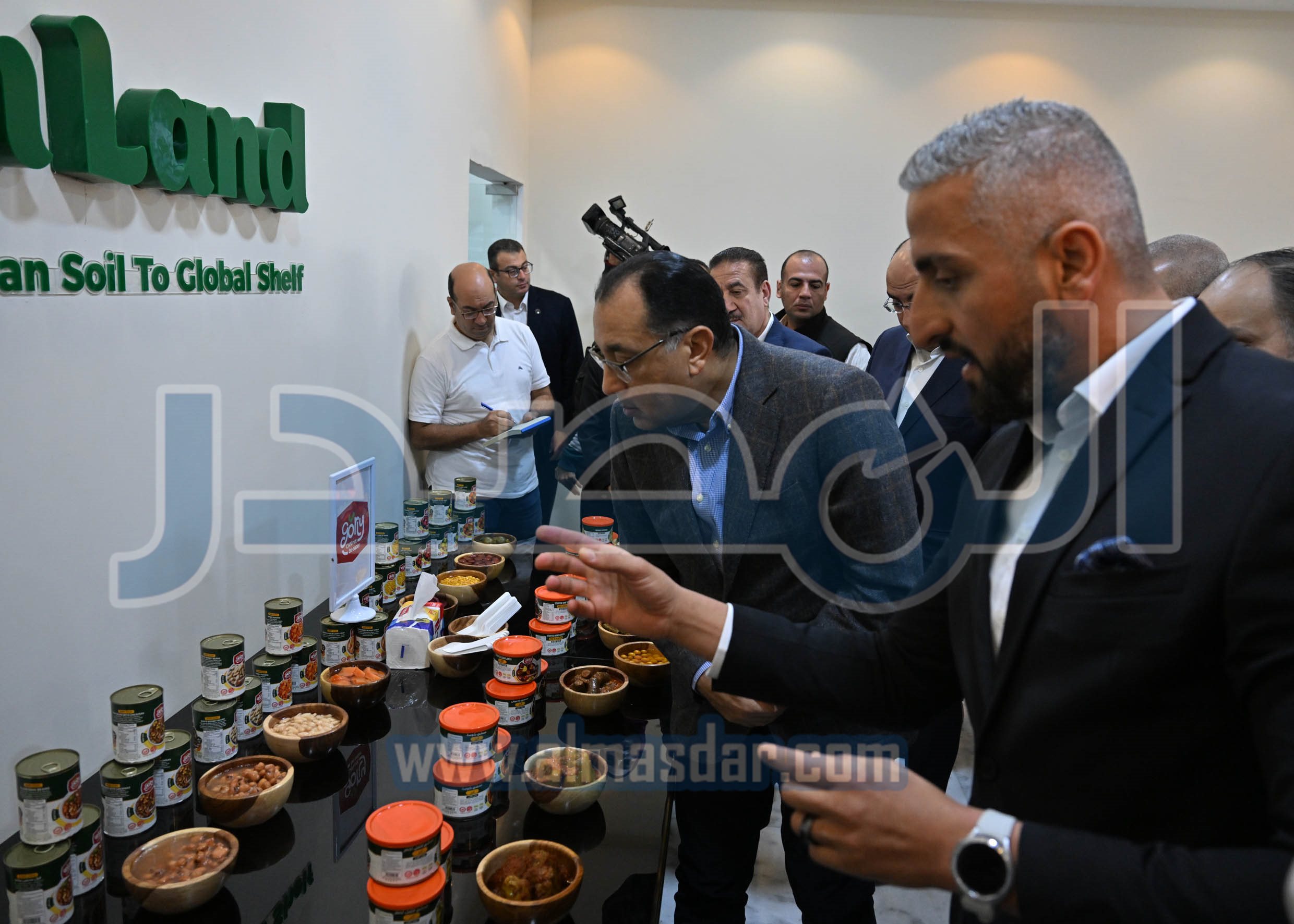 مدبولى يتفقد مصنع