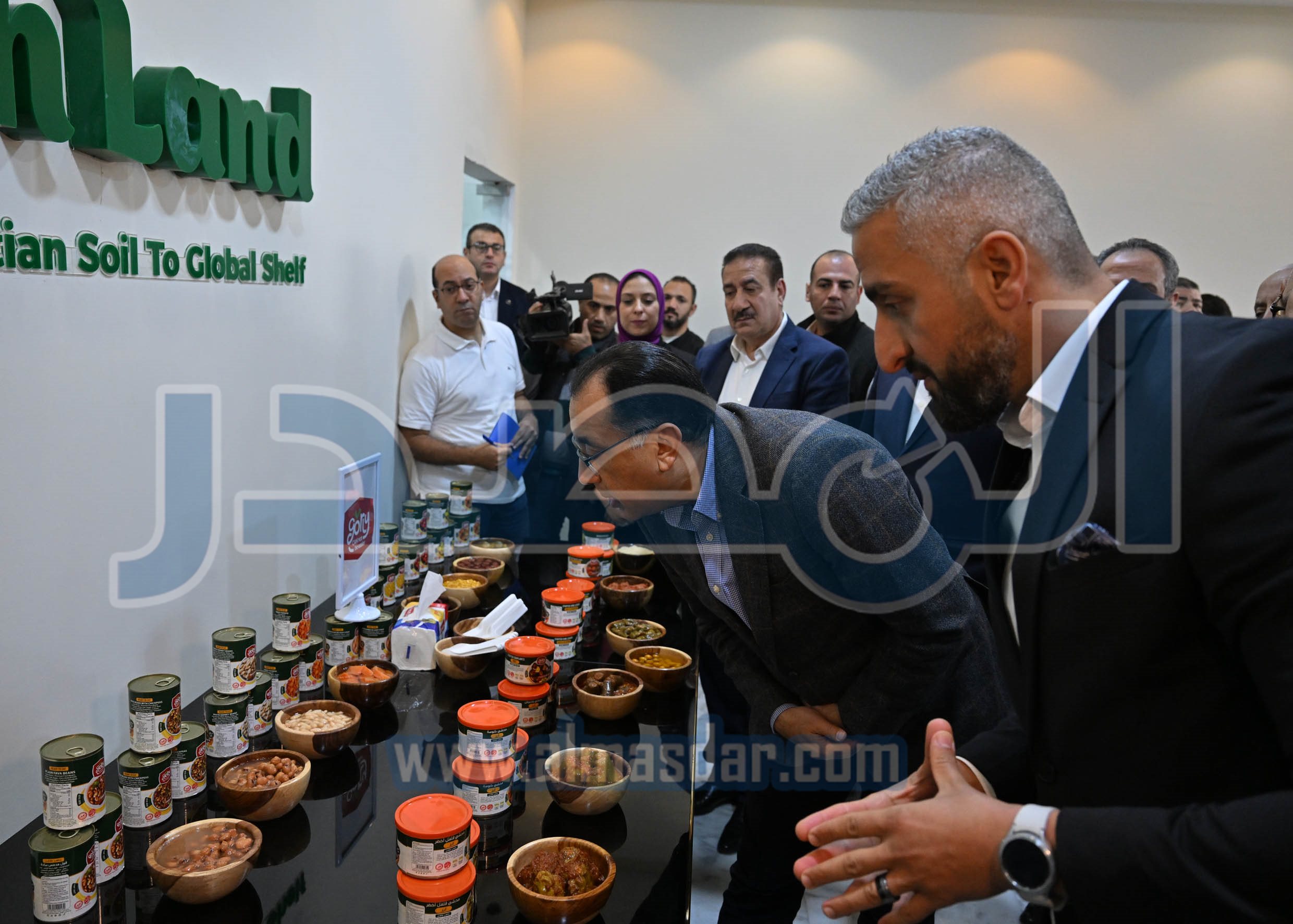 مدبولى يتفقد مصنع