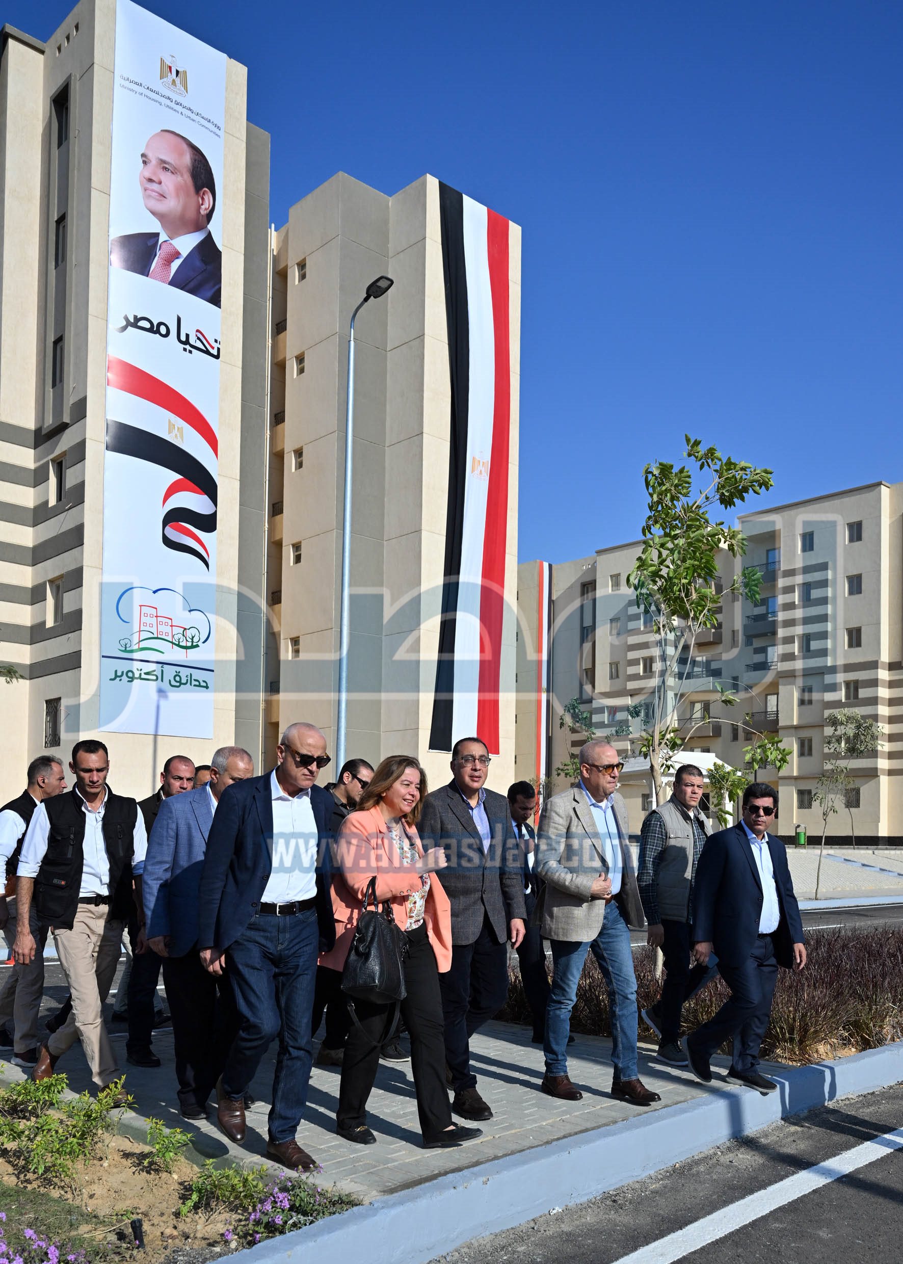 رئيس الوزراء يتفقد ويسلم وحدات �سكن لكل المصريين�