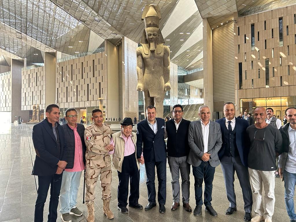 وزير السياحة والآثار يقوم بجولة تفقدية بالمتحف المصري الكبير