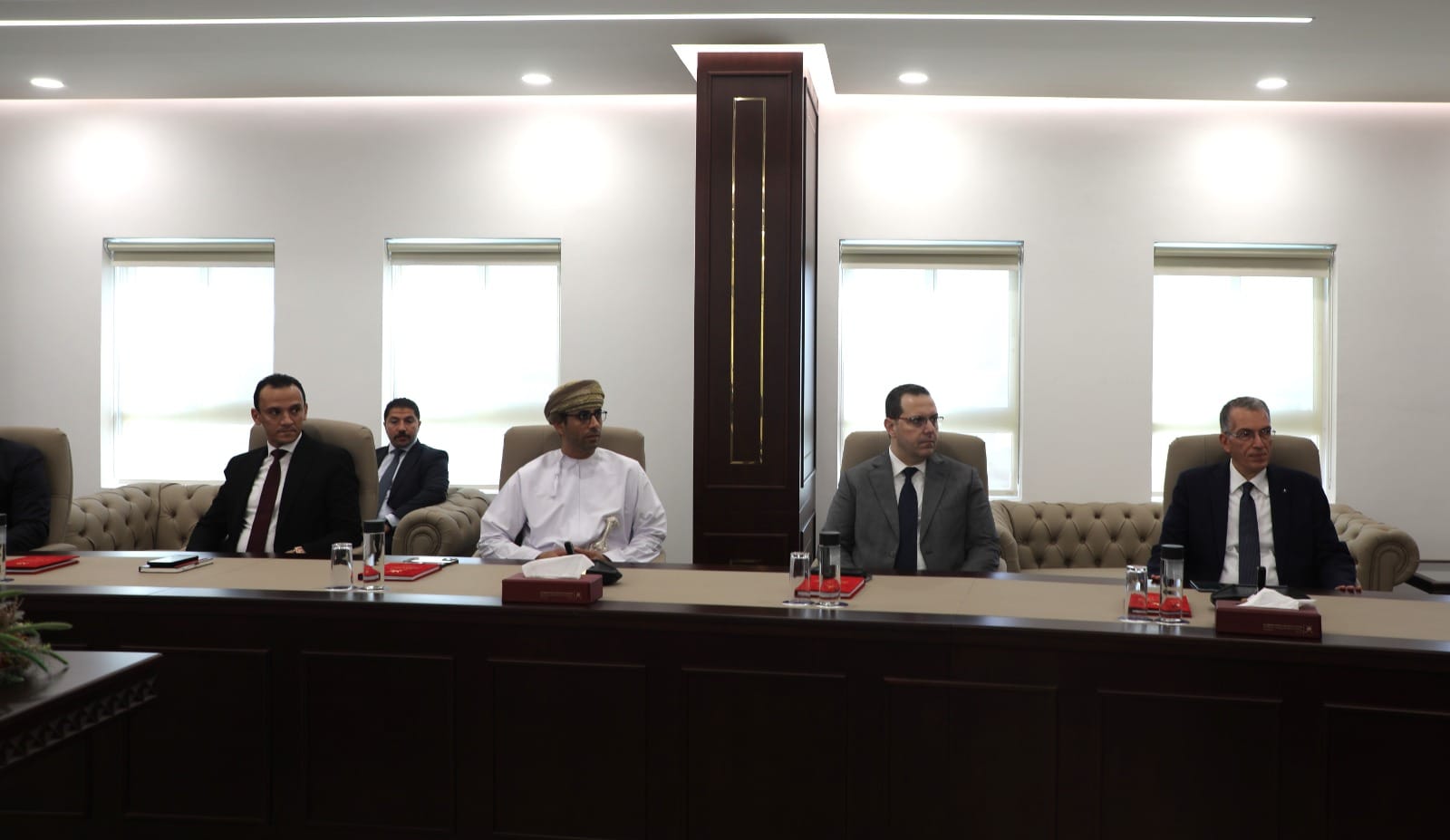 وزير الإسكان يلتقى رئيس الهيئة العامة للمناطق الاقتصادية