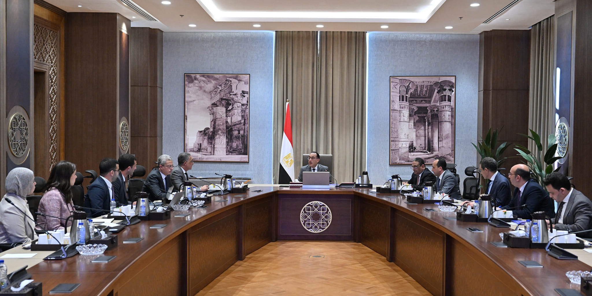 رئيس الوزراء يلتقي فريق شركة انطلاق