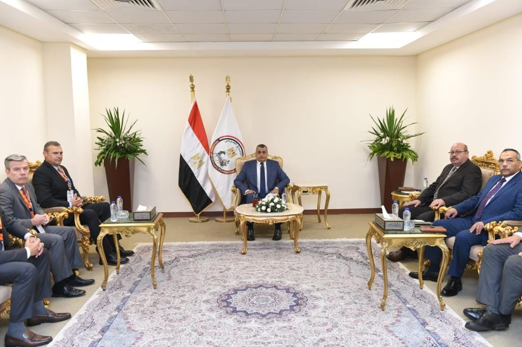 وزير الدولة للإنتاج الحربي يبحث مع ممثلي نورثروب جرومان الأمريكية