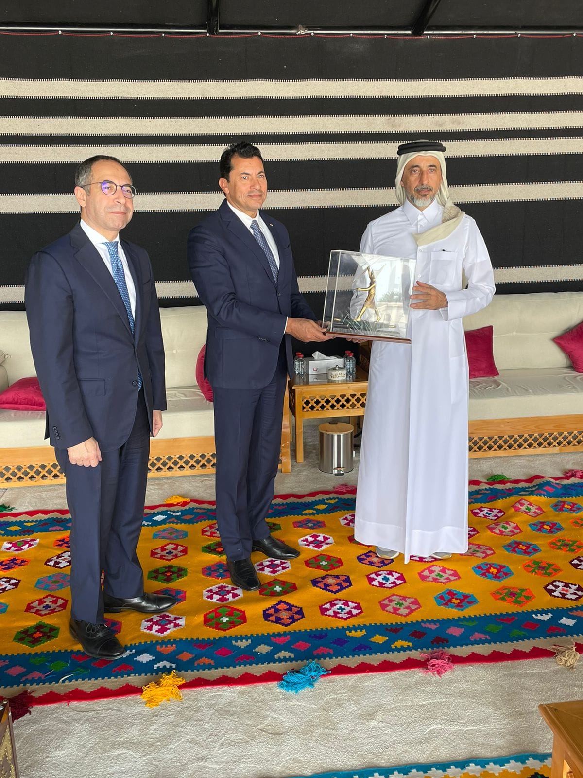وزير الشباب والرياضة يلتقي نظيره القطري خلال زيارته للدوحة