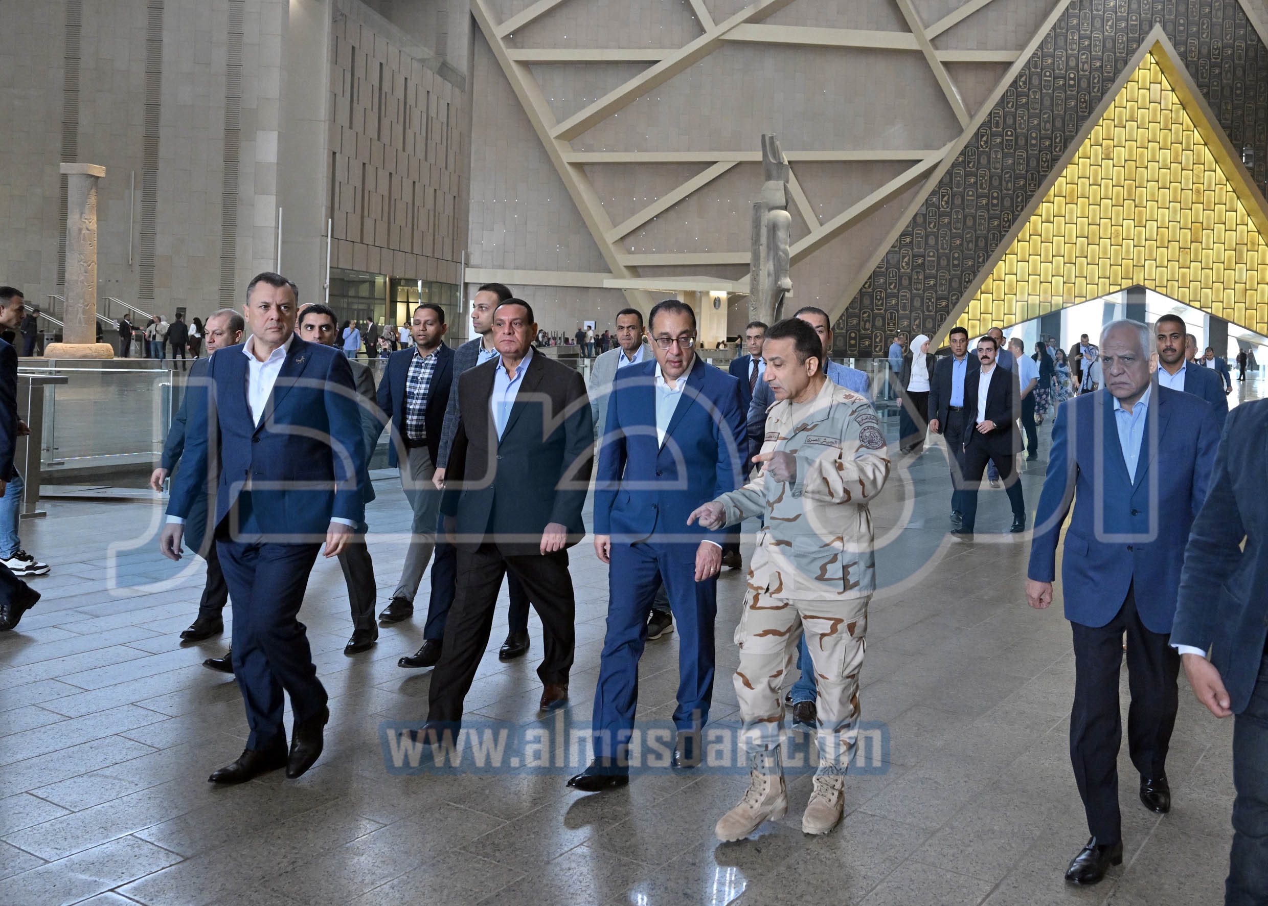 رئيس الوزراء يتفقدُ المتحف المصري الكبير