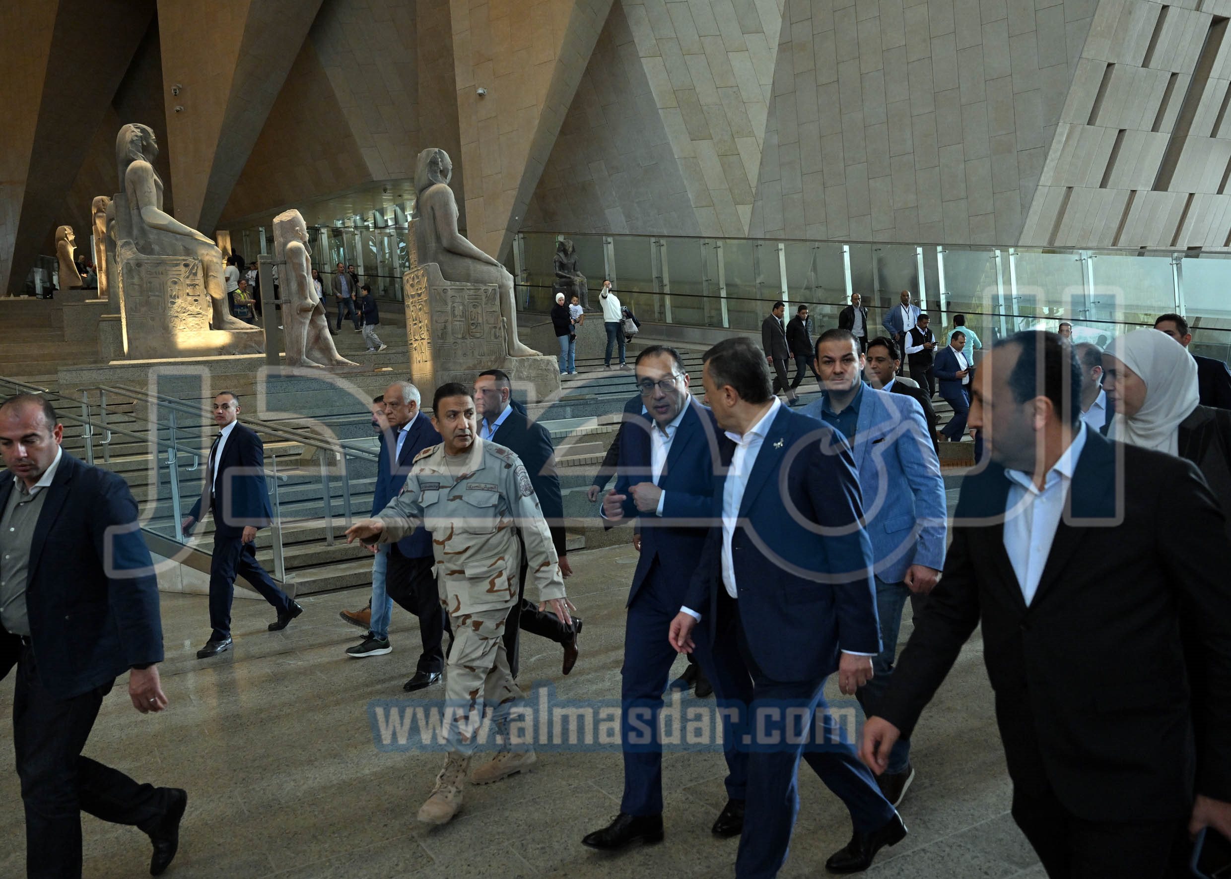 رئيس الوزراء يتفقدُ المتحف المصري الكبير