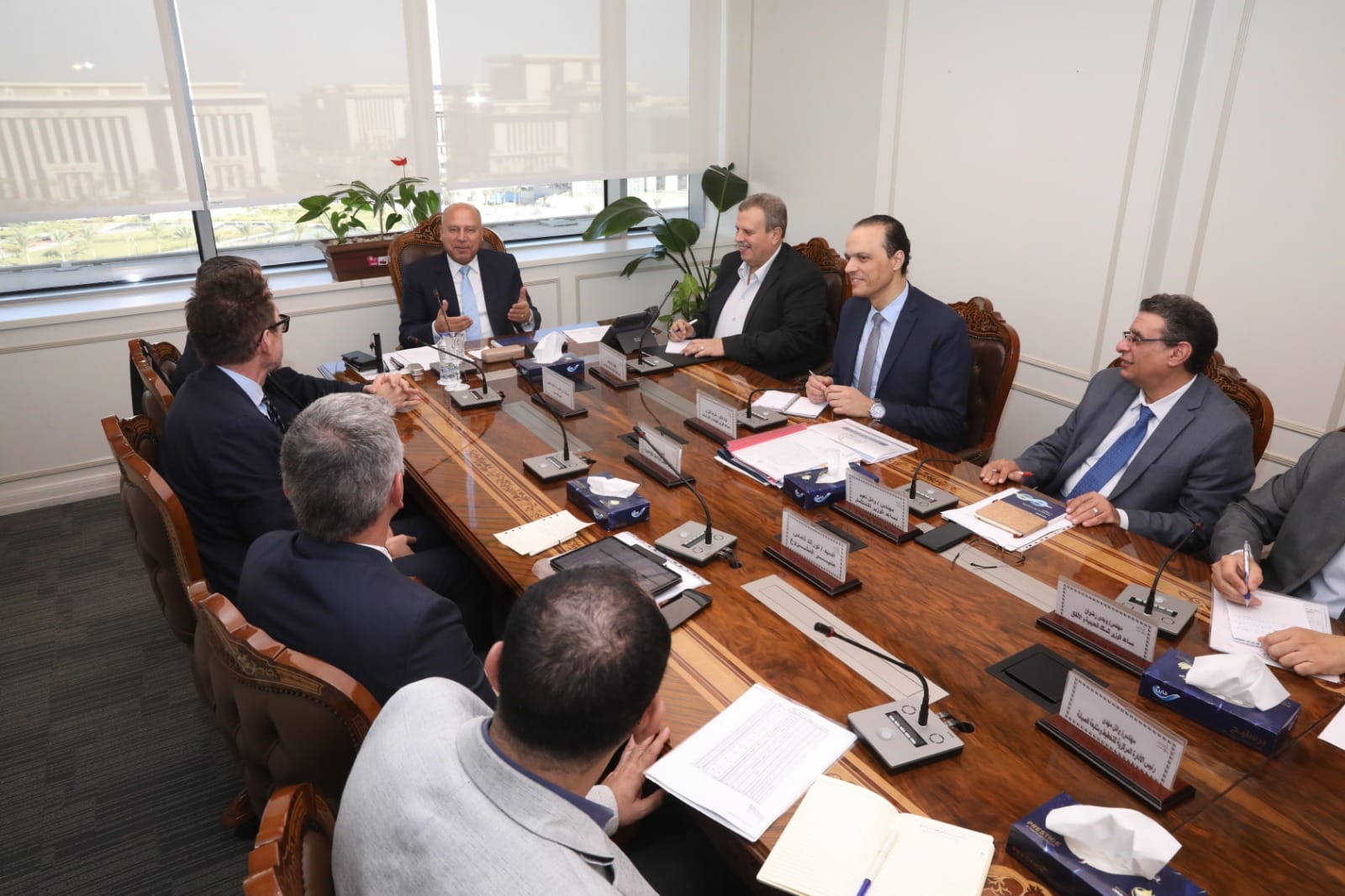 وزير النقل يتابع مع رئيس شركة جانز مافاج المجرية