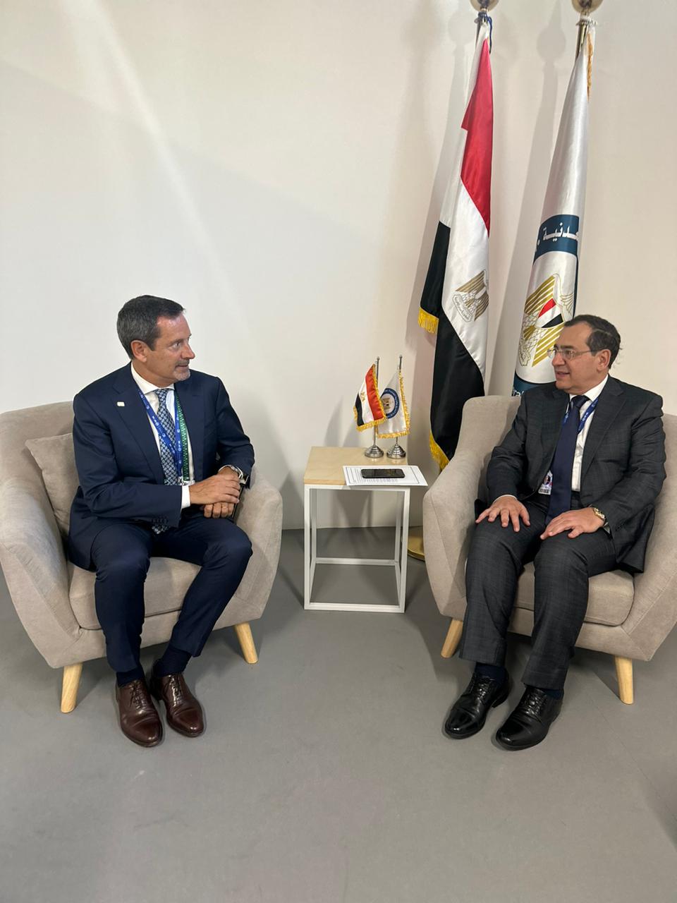 وزير البترول مع إس إل بى