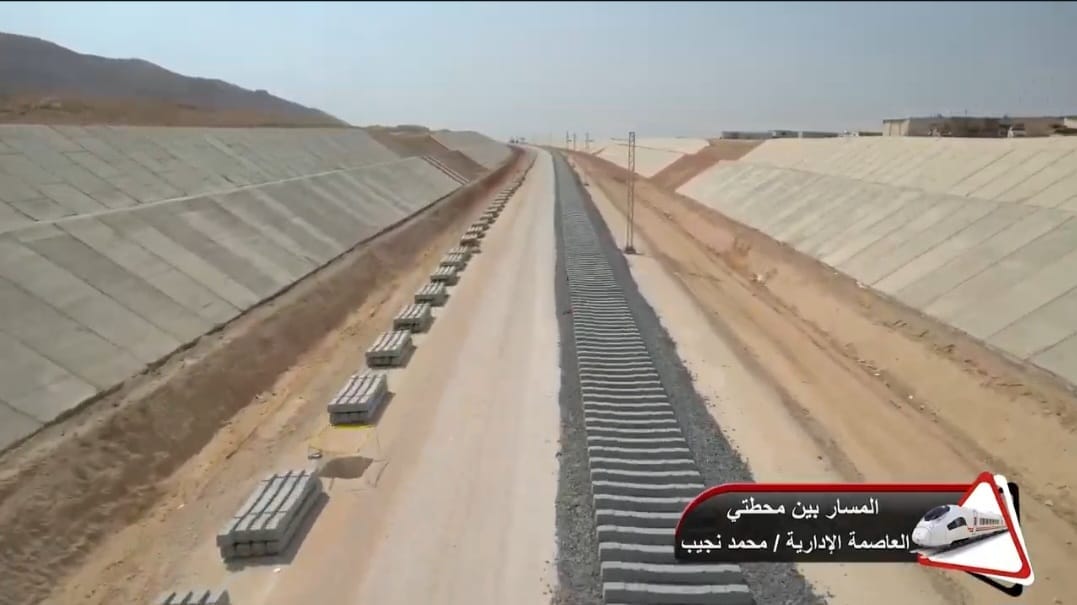 الوزير يتفقد مشروع الخط الاول من شبكة القطار الكهربائي