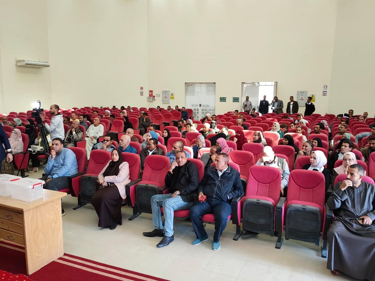 إجراء القرعة العلنية اليدوية للمواطنين لحجز وحدات سكن مصر