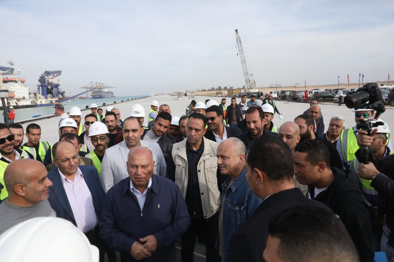 الوزير يتابع تقدم معدلات تنفيذ مشروع تطوير ميناء السخنة