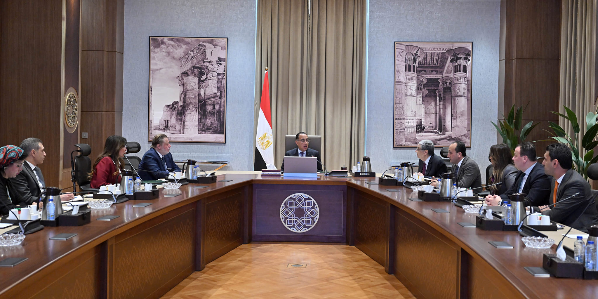 رئيس الوزراء يستعرض موقف مشروعات الطاقة المتجددة