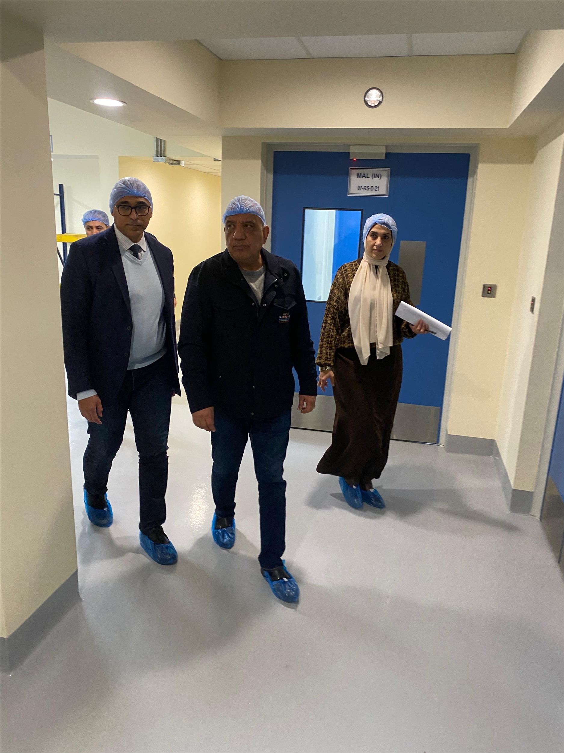 وزير قطاع الأعمال العام يتفقد مصانع الشركة العربية للأدوية