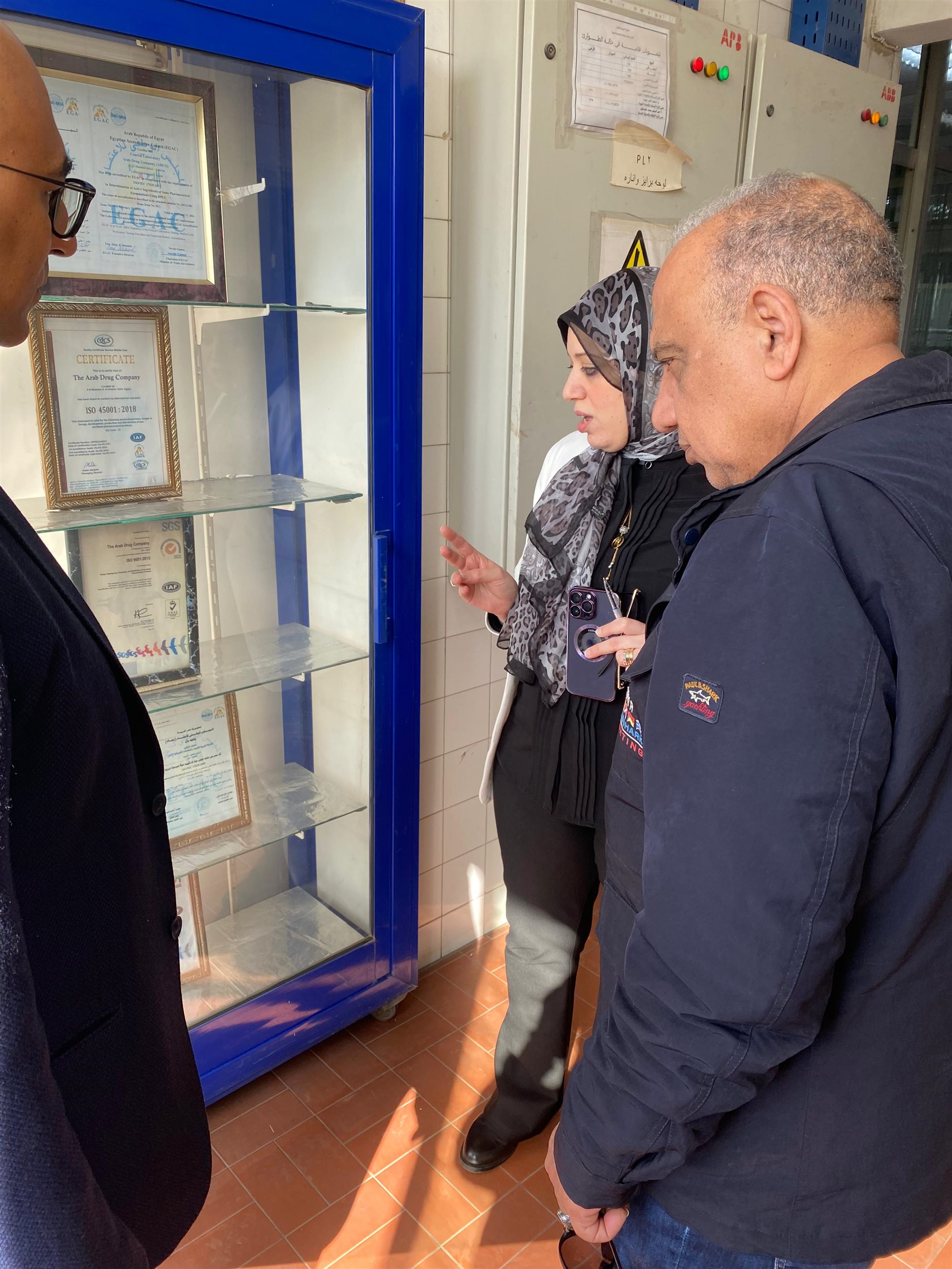 وزير قطاع الأعمال العام يتفقد مصانع الشركة العربية للأدوية