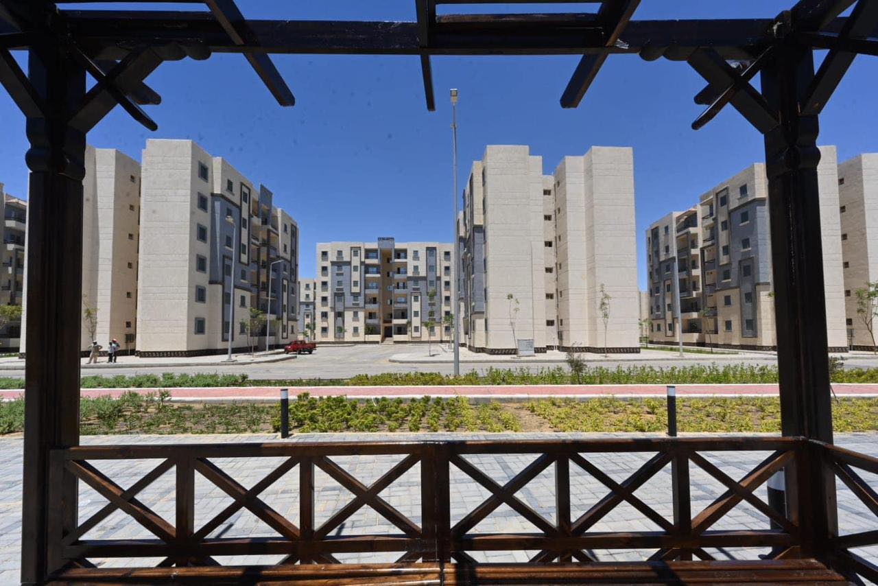 وزير الاسكان يتفقد المشروعات الجاري تنفيذها بأكتوبر الجديدة