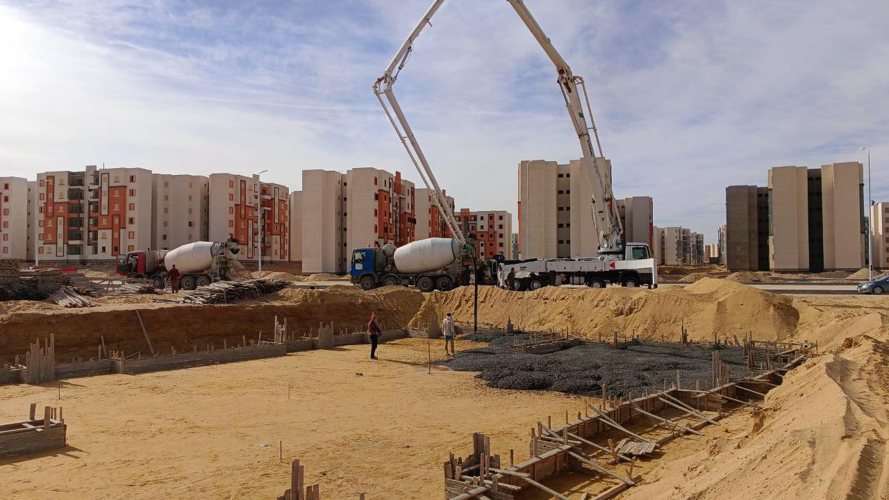 وزير الاسكان يتفقد المشروعات الجاري تنفيذها بأكتوبر الجديدة