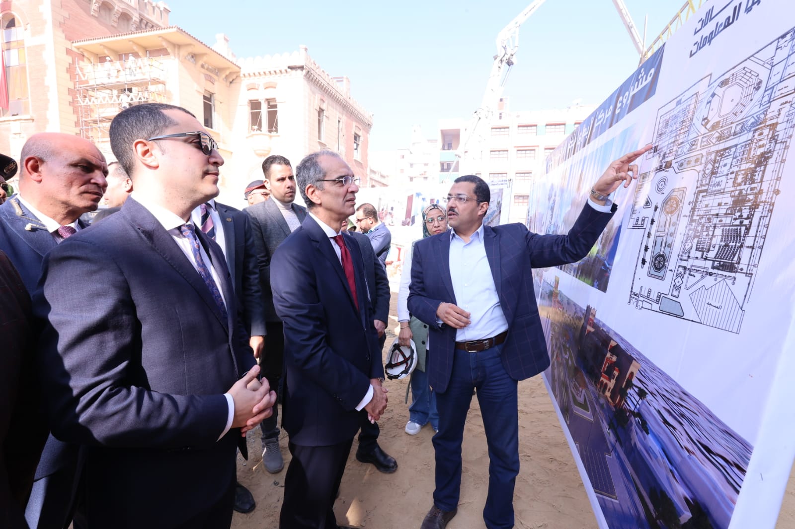 وزير الاتصالات يتفقد إنشاء مركز إبداع مصر الرقمية