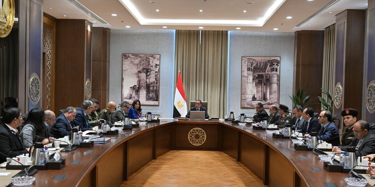 اجتماع لمتابعة أعمال التشغيل والصيانة لمباني الحي الحكومي