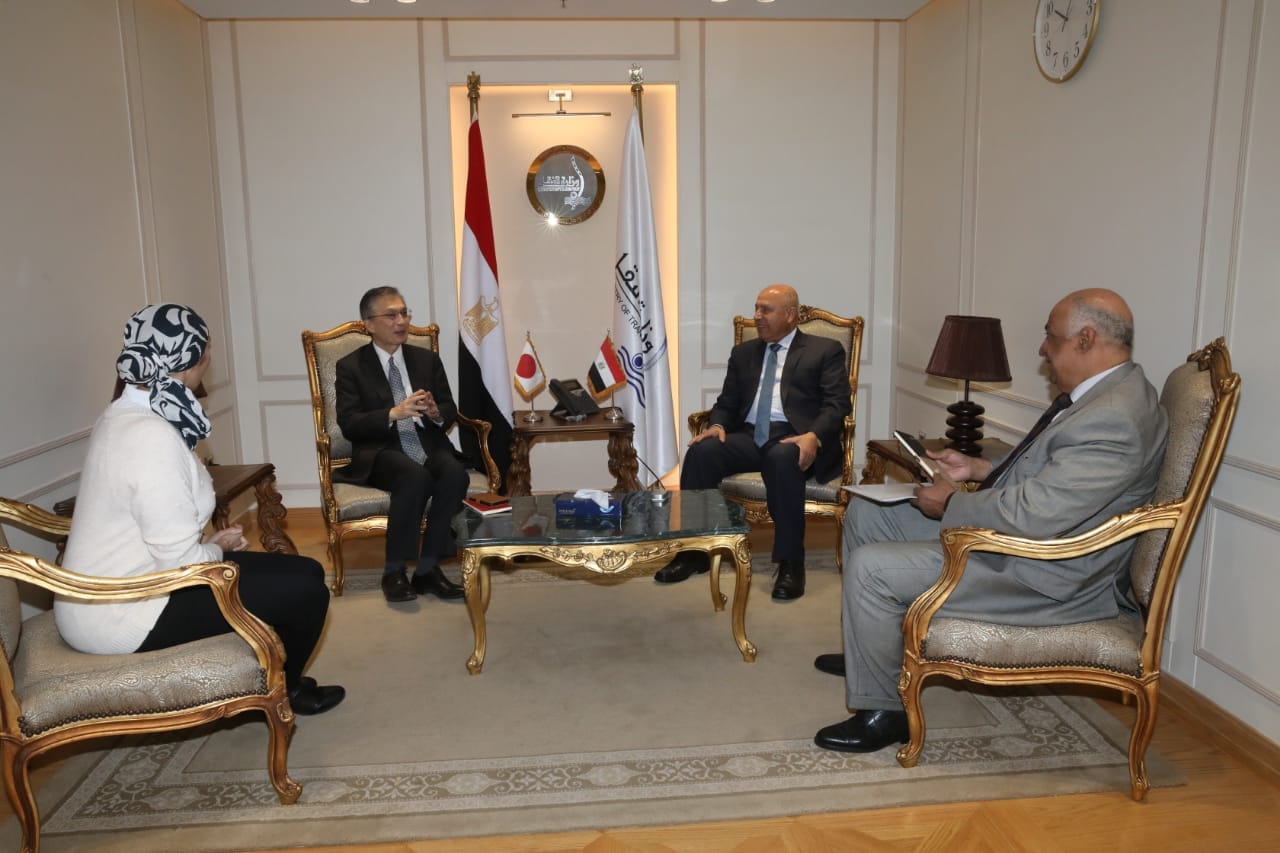 وزير النقل في اجتماع مع السفير الياباني بالقاهرة