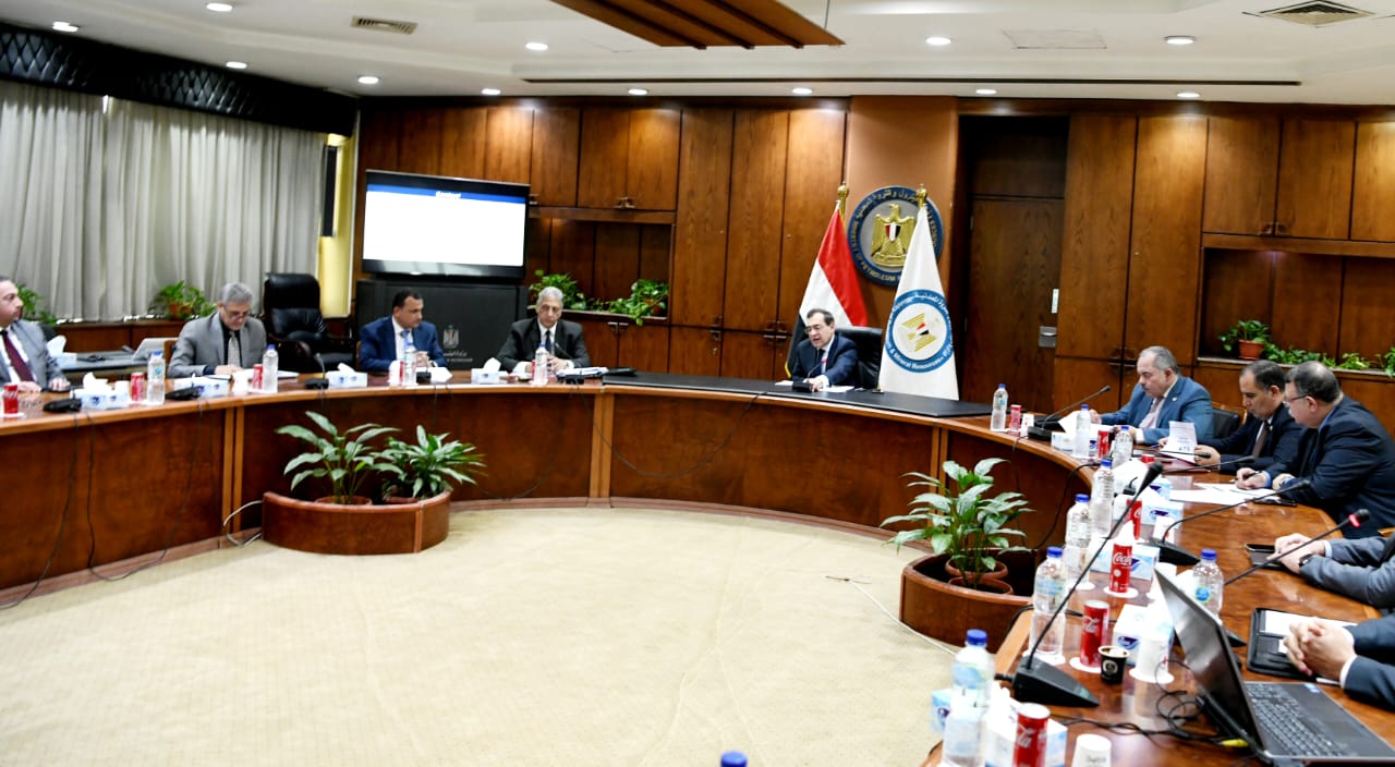 الملا يترأس الاجتماع الدورى للجنة العمليات للإنتاج البترولى