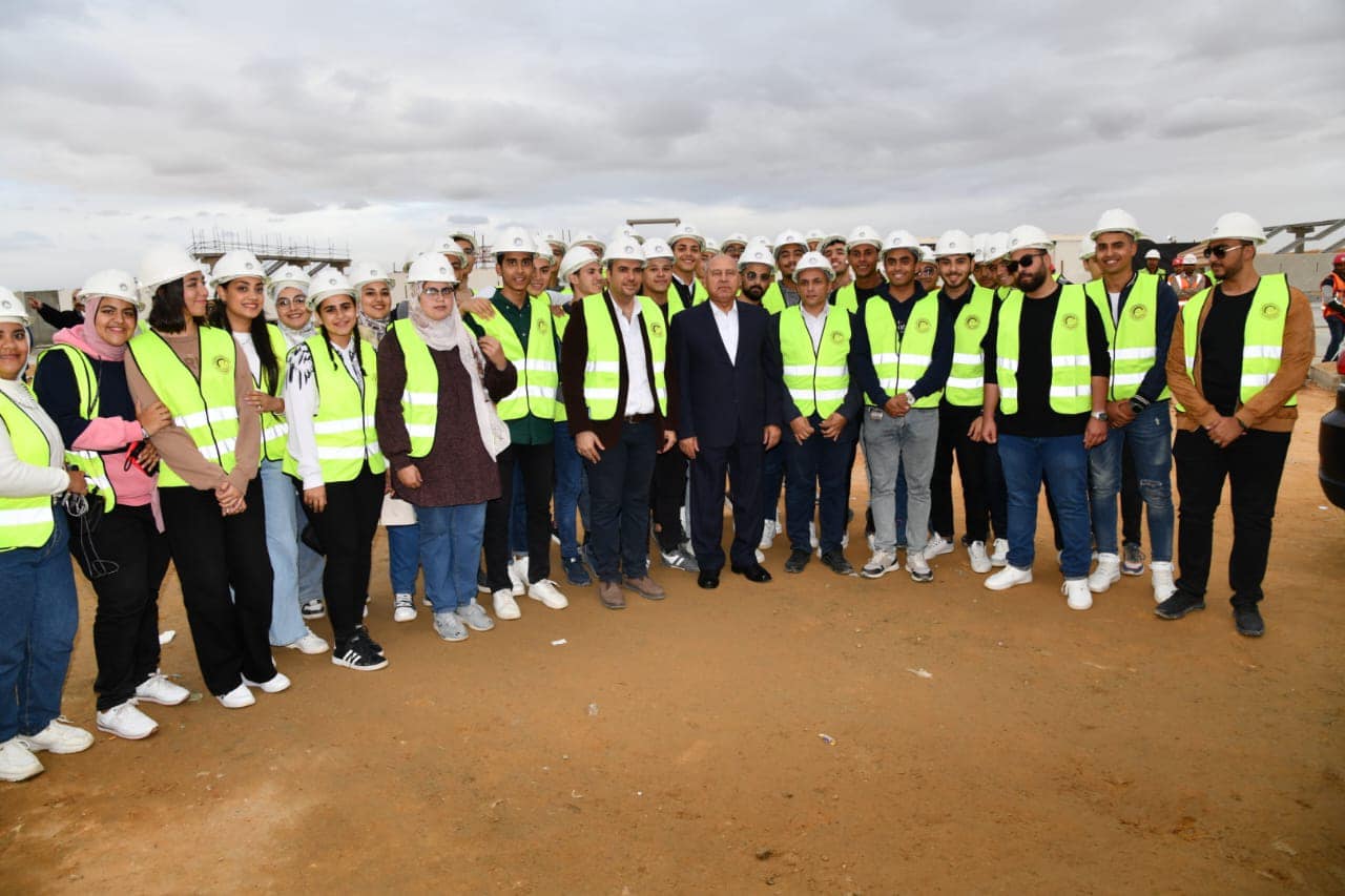 الوزير يتفقد مشرعي مونوريل شرق وغرب النيل