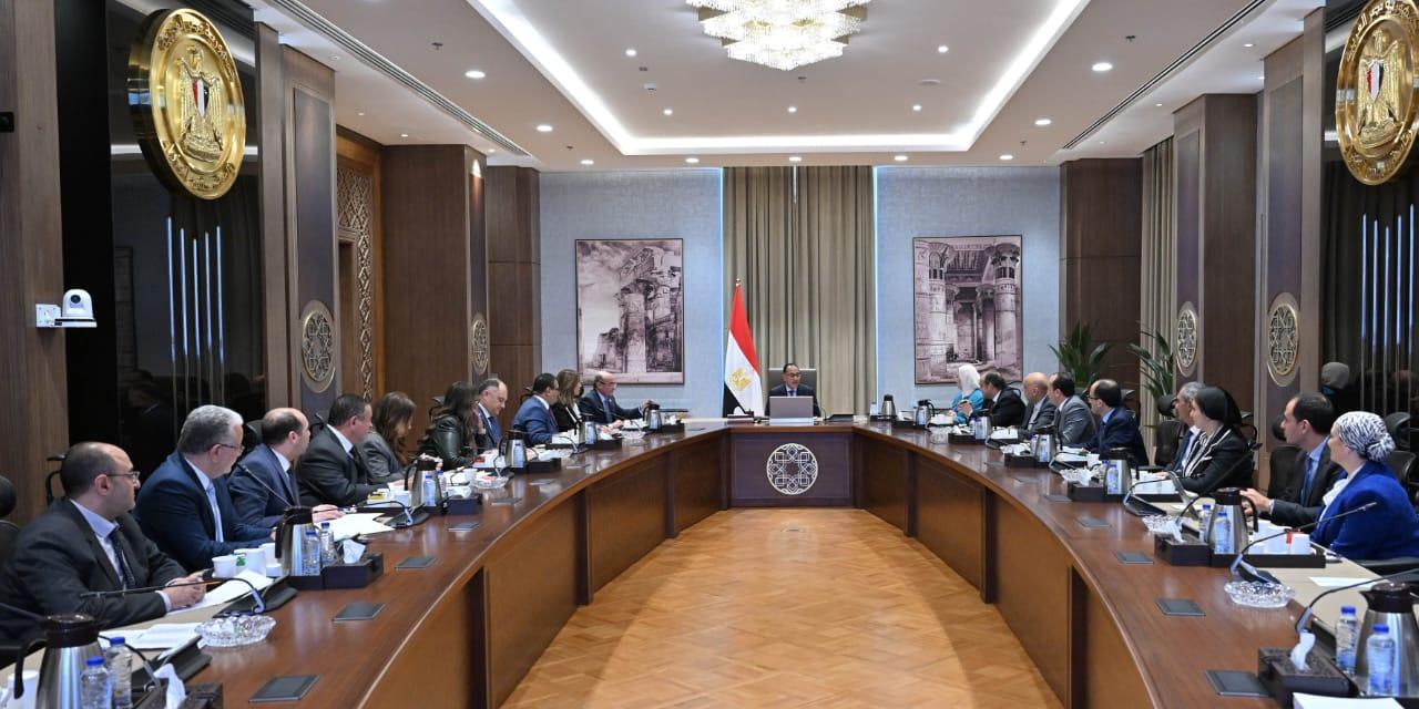 رئيس الوزراء يتابع خطط النهوض بالصناعات اليدوية