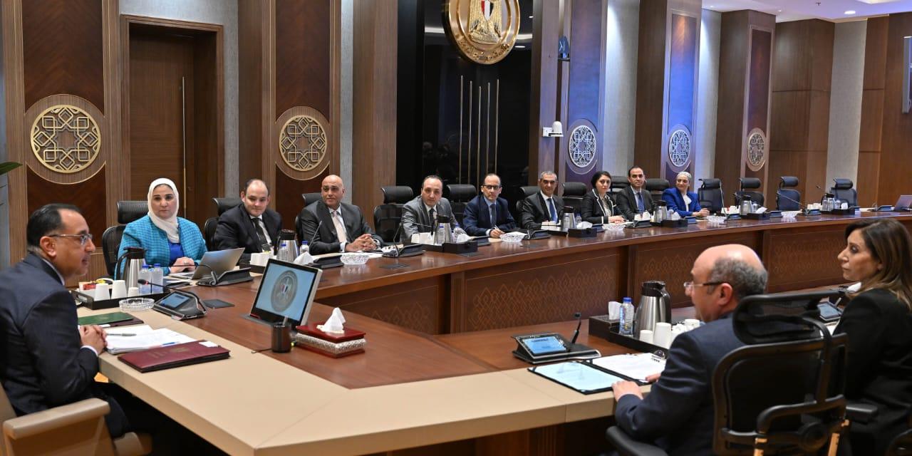 رئيس الوزراء يتابع خطط النهوض بالصناعات اليدوية