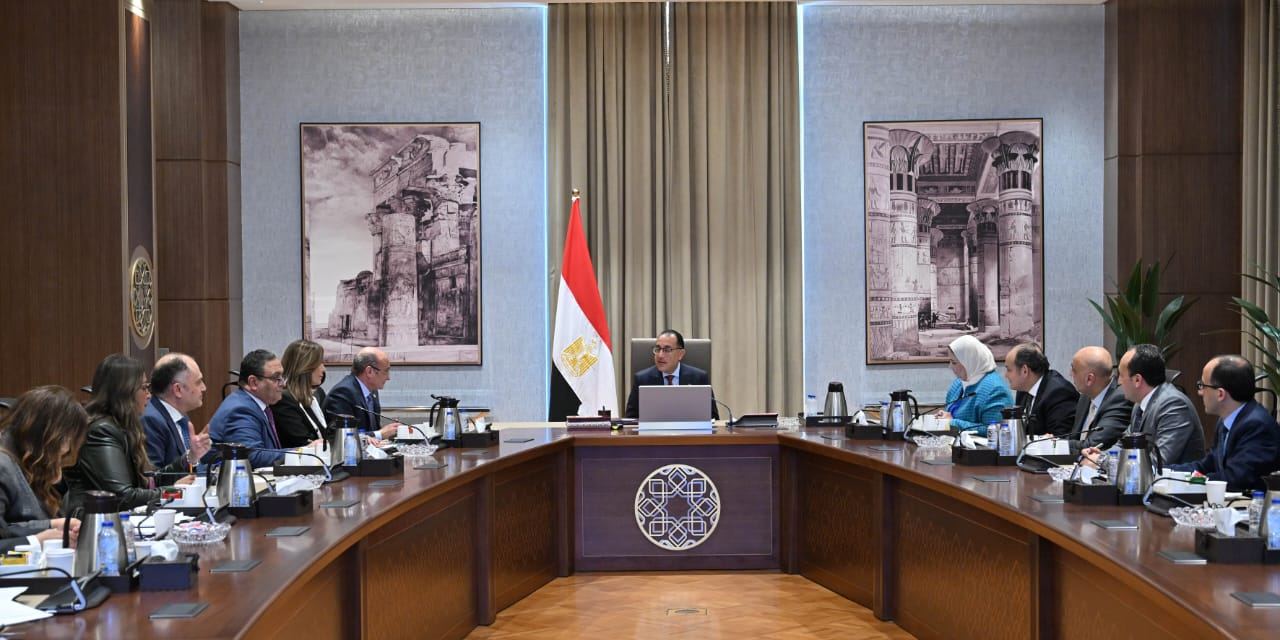 رئيس الوزراء يتابع خطط النهوض بالصناعات اليدوية