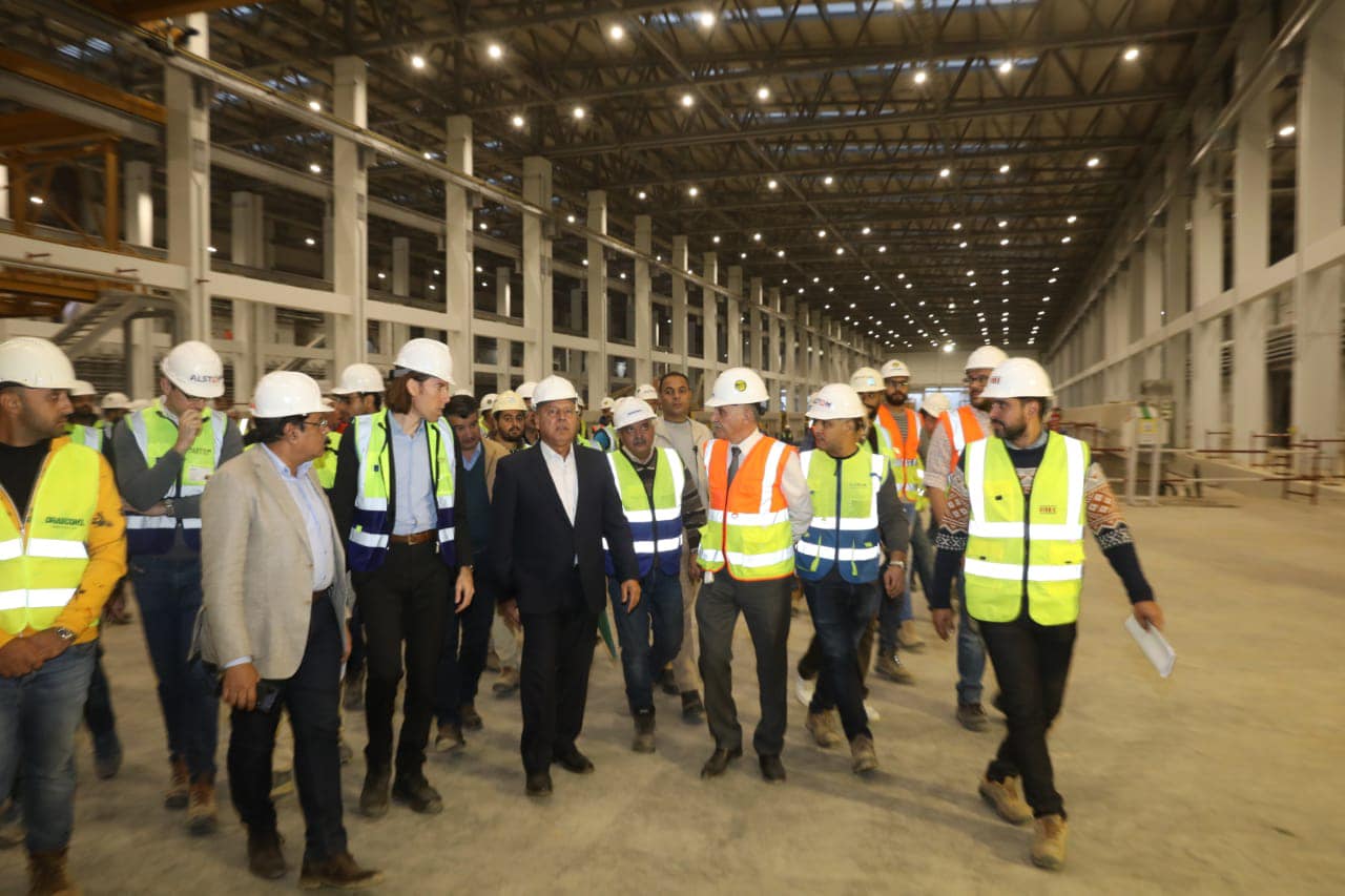 الوزير يتفقد مشرعي مونوريل شرق وغرب النيل