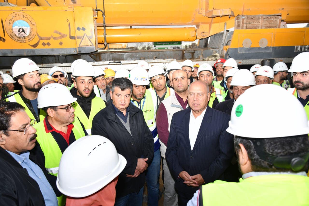 الوزير يتفقد مشرعي مونوريل شرق وغرب النيل